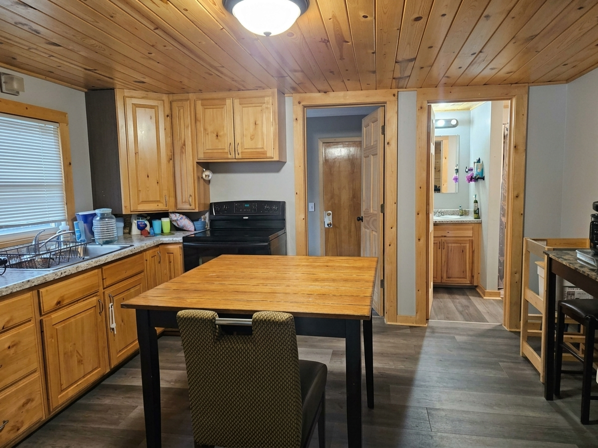 1020 Rosewood Street Property Photo 3
