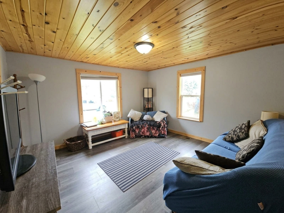 1020 Rosewood Street Property Photo 4