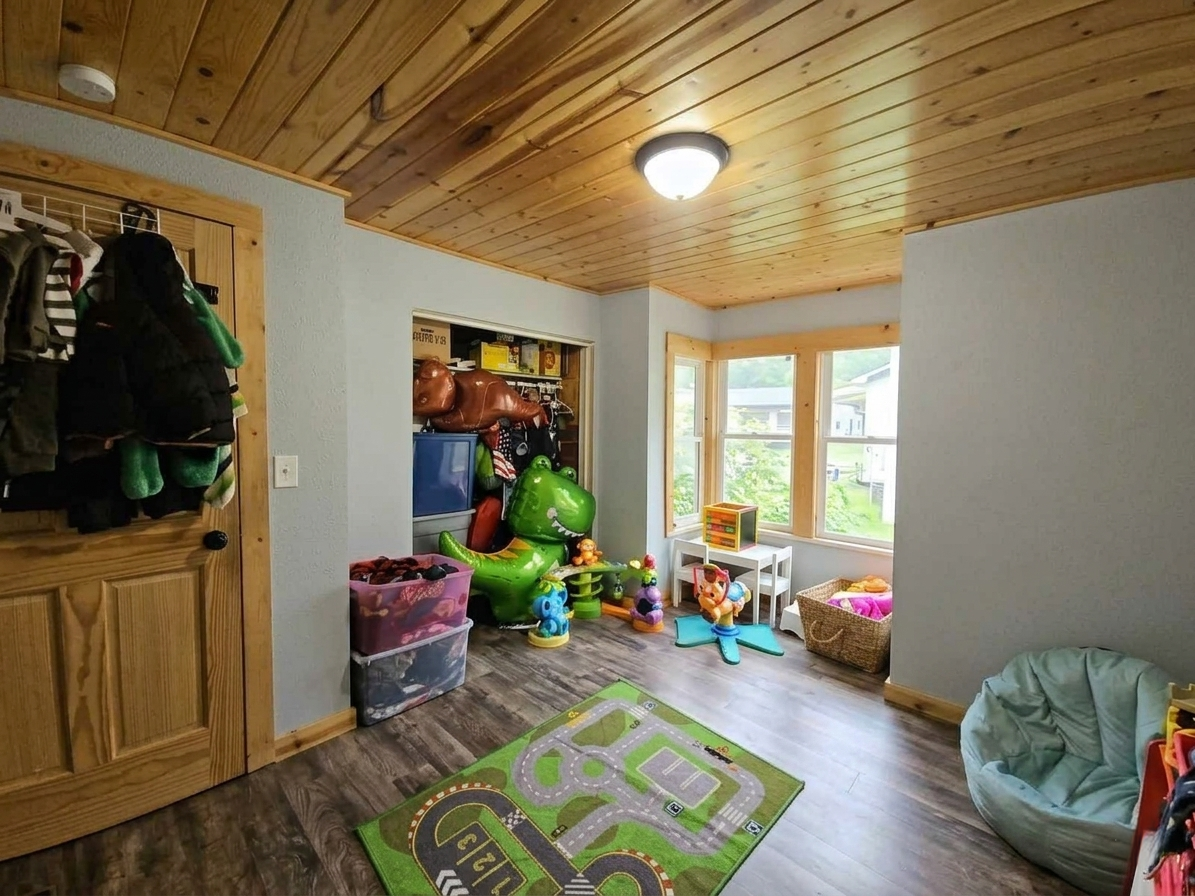 1020 Rosewood Street Property Photo 6
