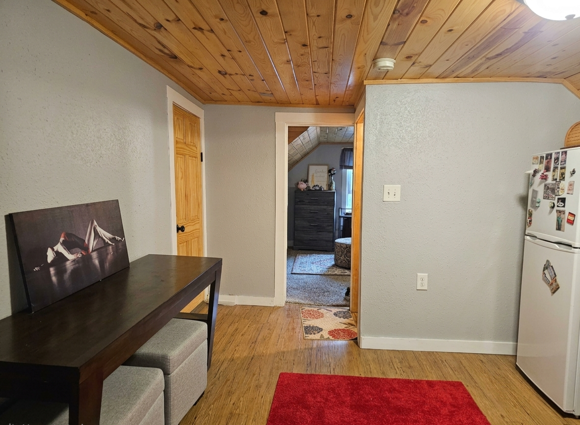 1020 Rosewood Street Property Photo 11