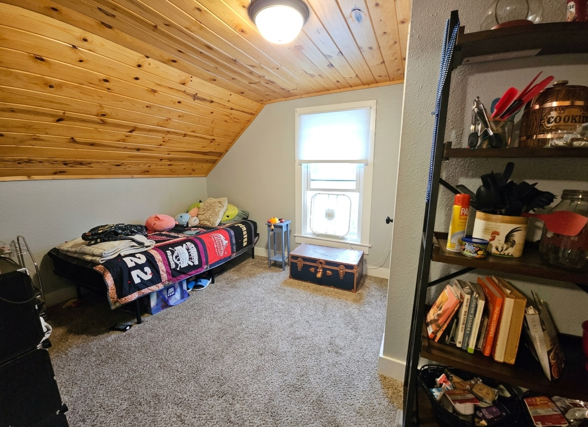 1020 Rosewood Street Property Photo 15