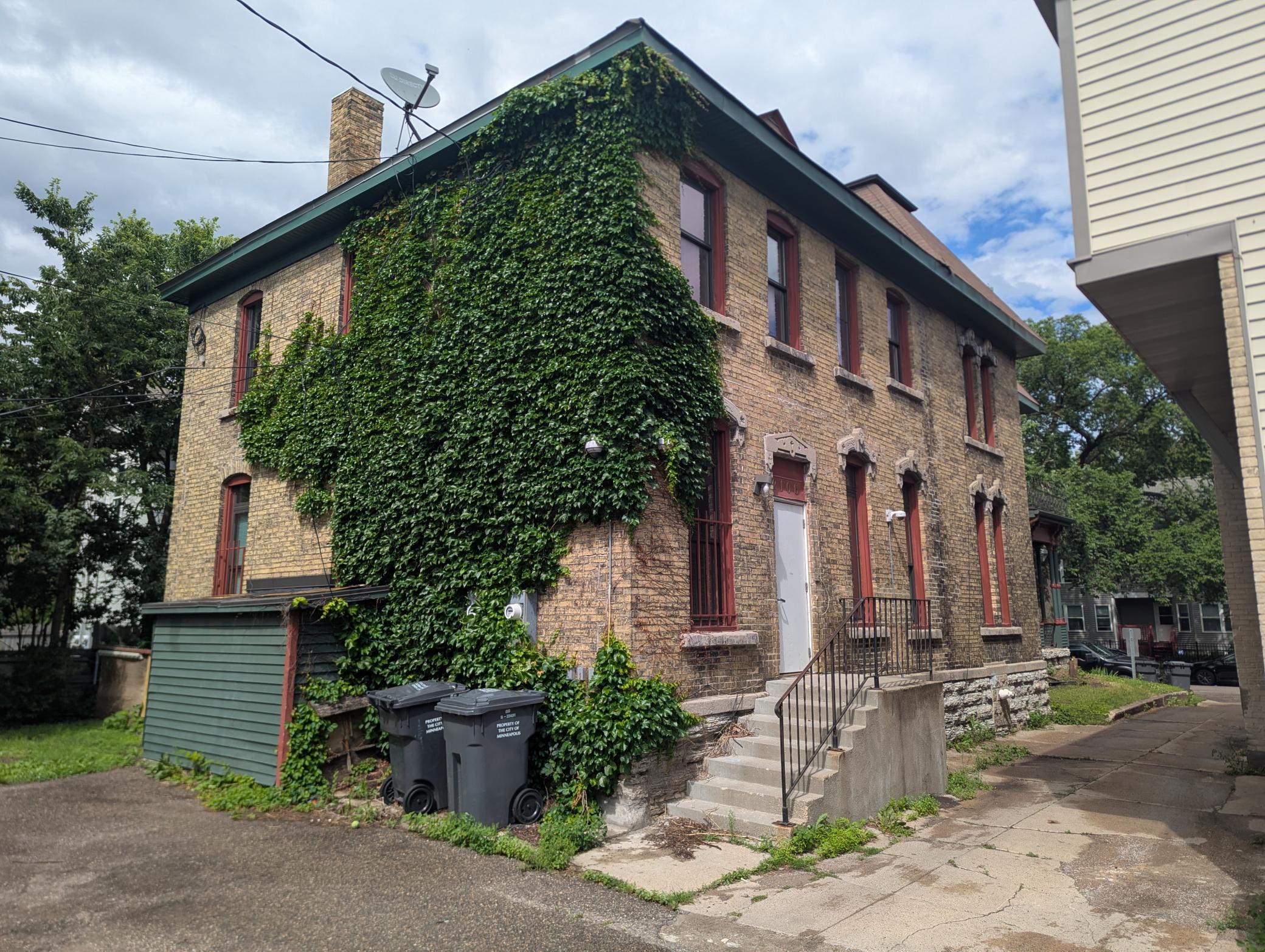2106 Elliot Avenue Property Photo 2