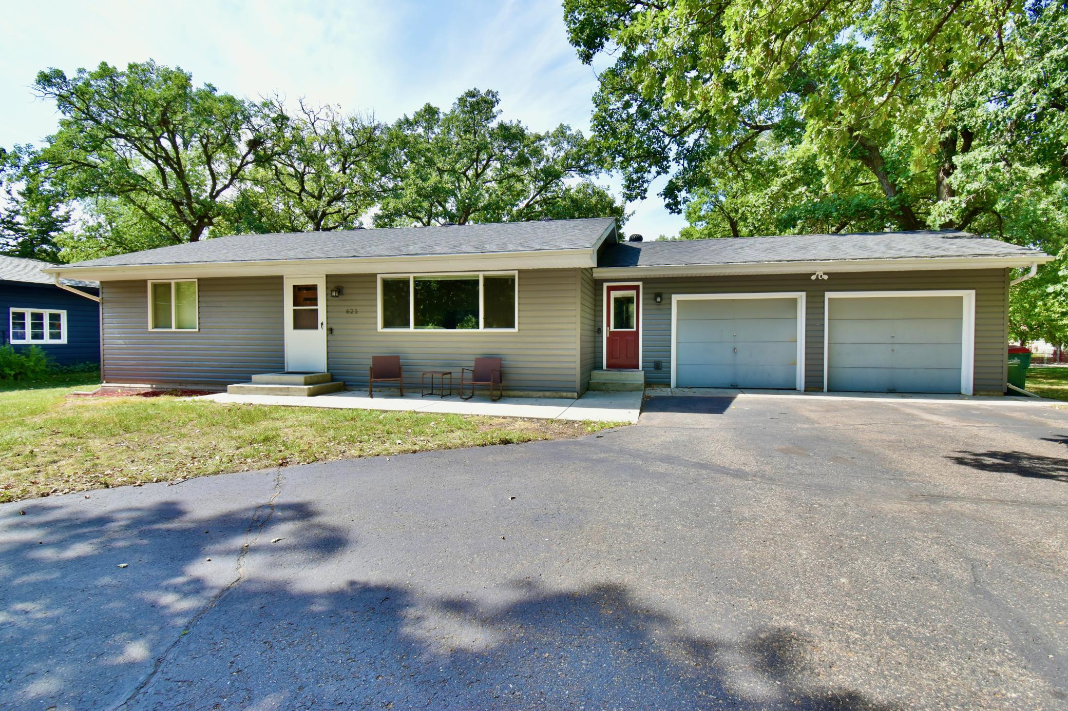 621 Powell Street N Property Photo
