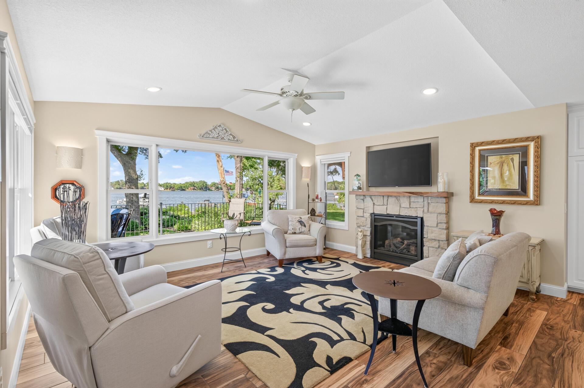 2790 S Shore Drive Property Photo 3