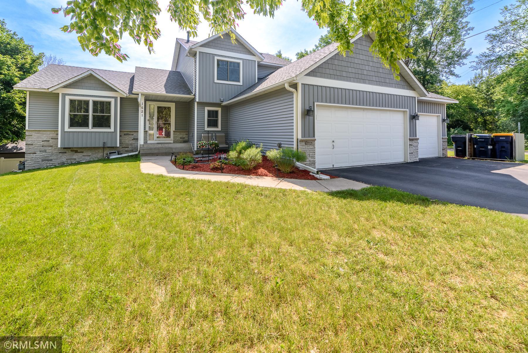 1521 Earle Way Property Photo 1
