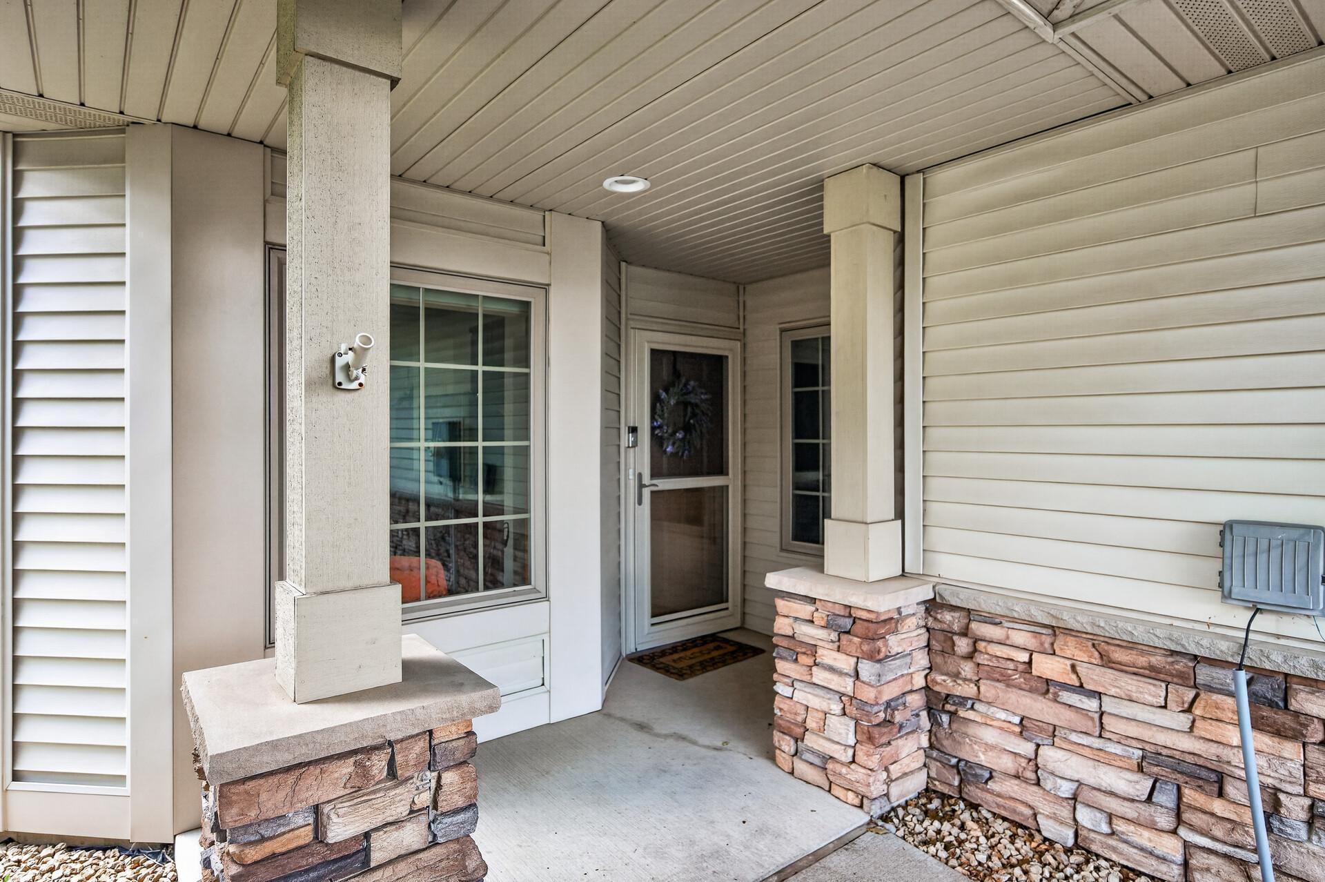 313 Summer Place E Property Photo 2
