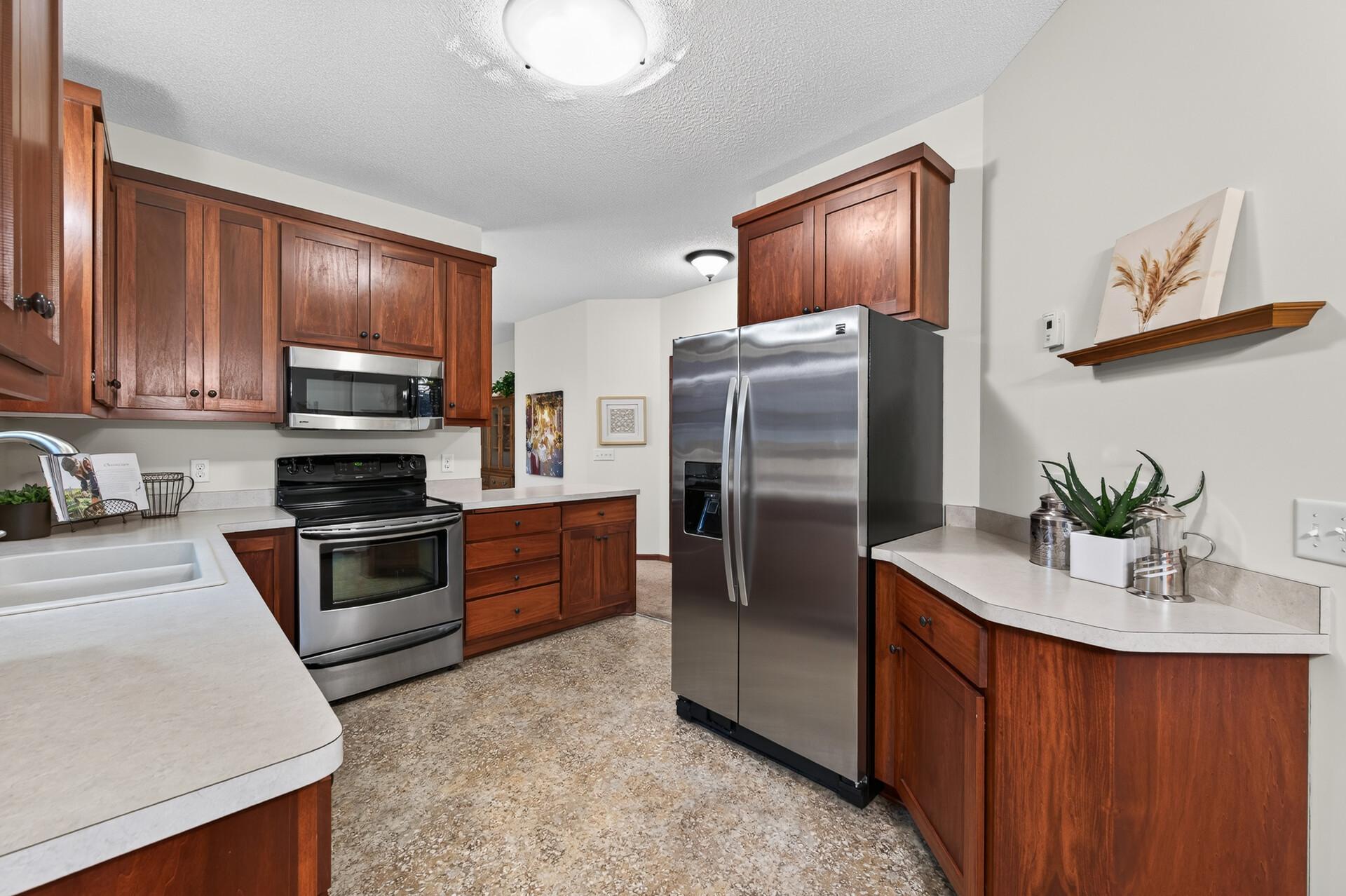 313 Summer Place E Property Photo 4
