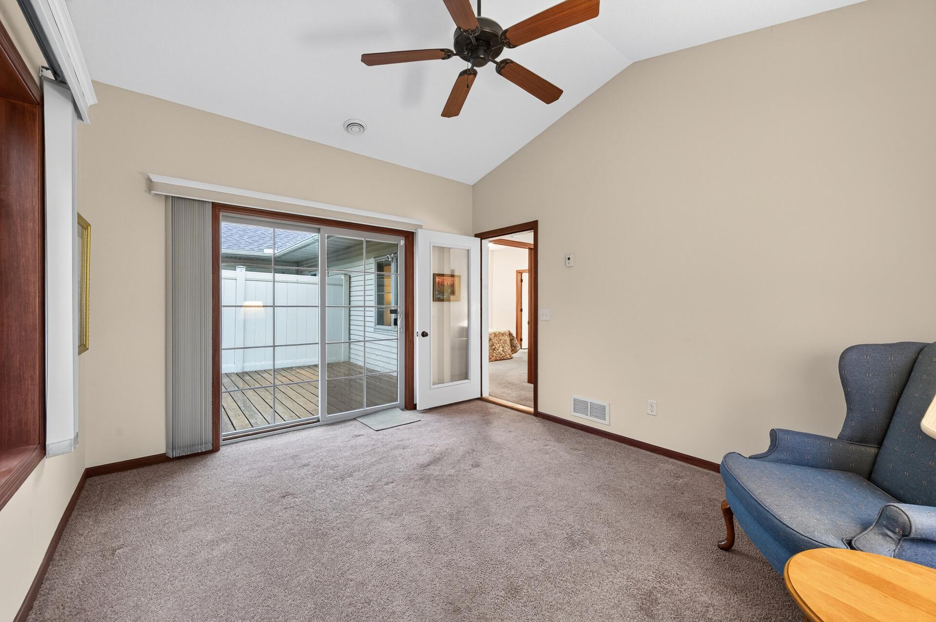 313 Summer Place E Property Photo 10