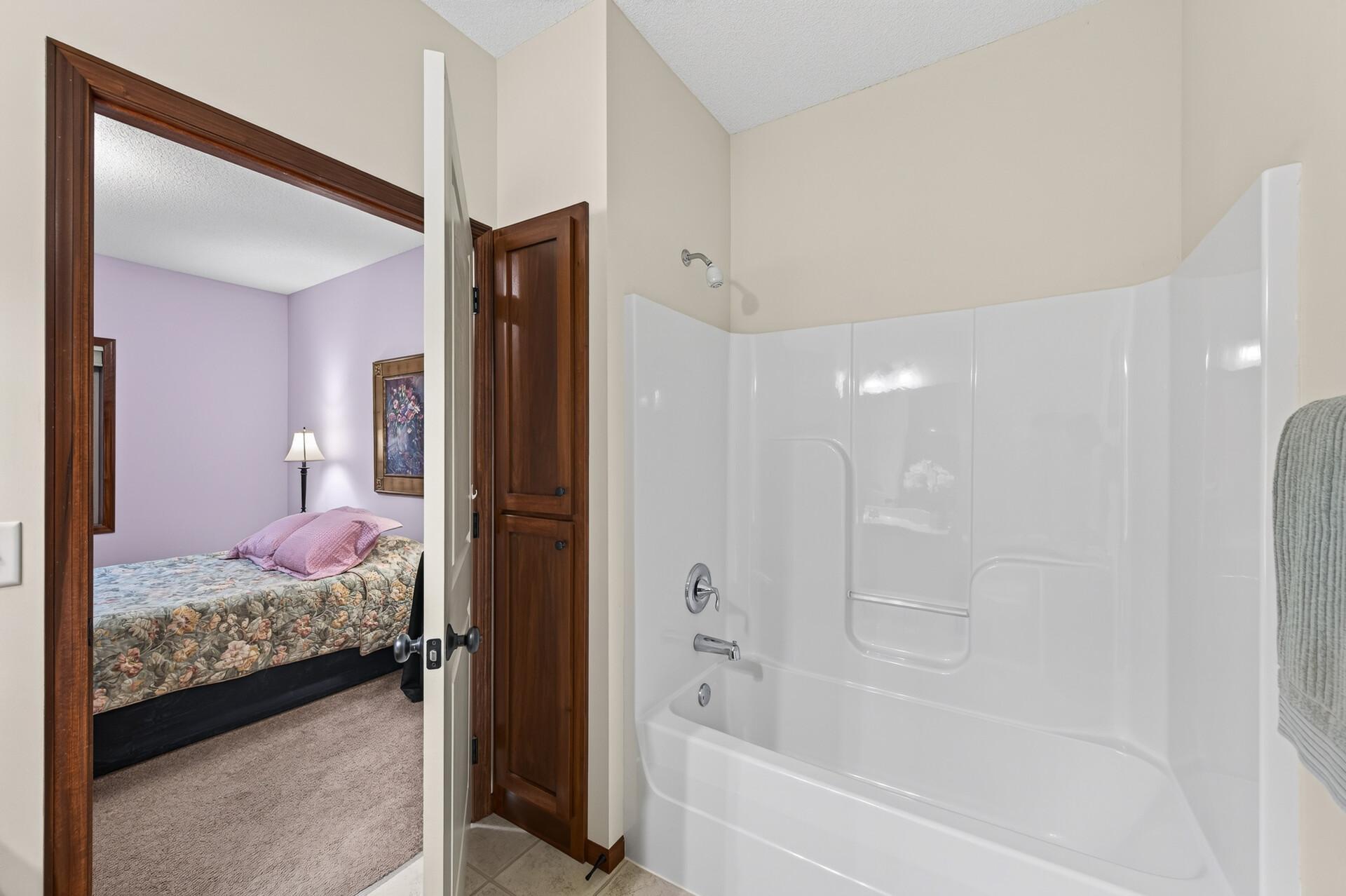 313 Summer Place E Property Photo 14