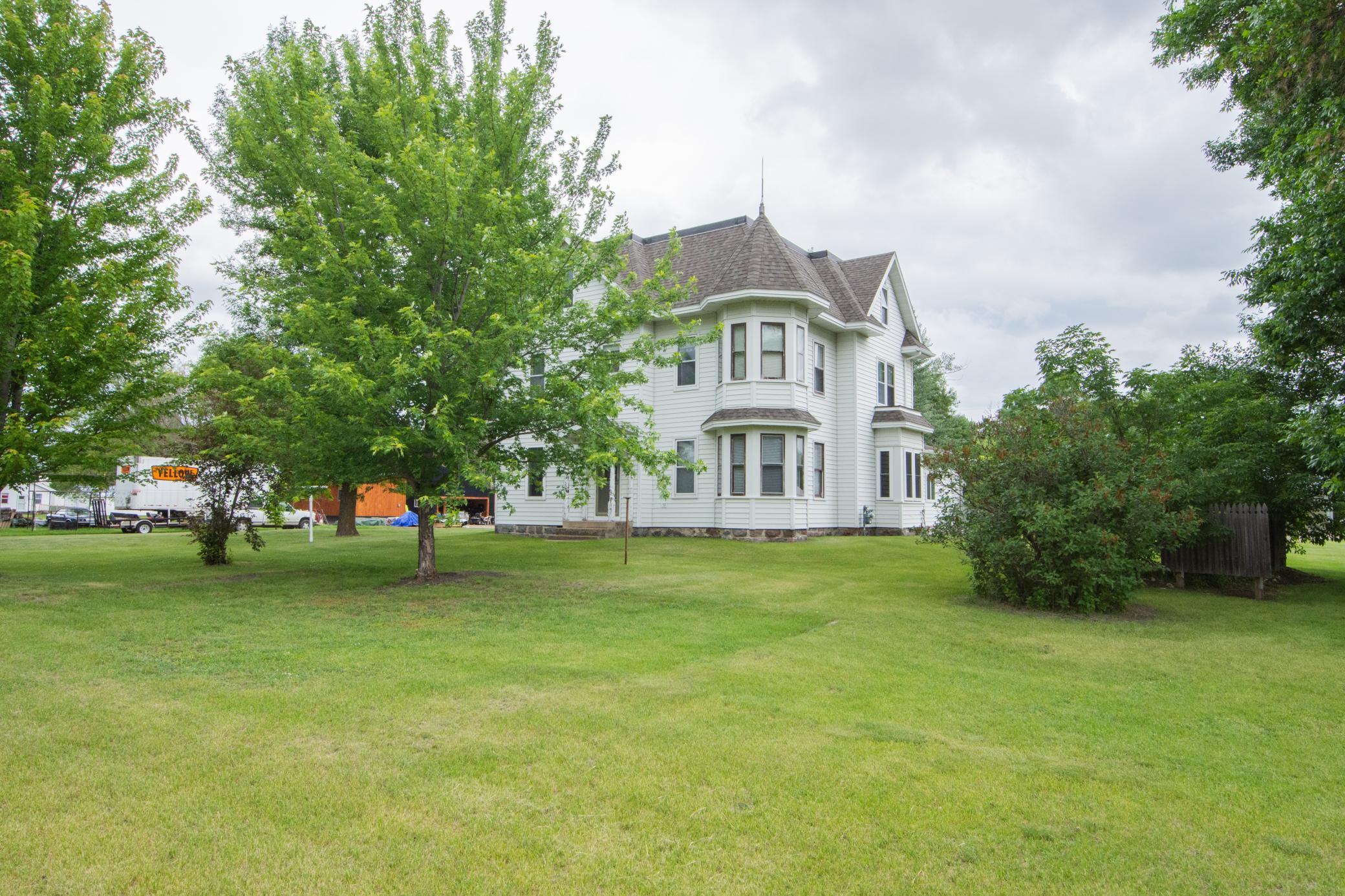 204 3rd Avenue E Property Photo 15