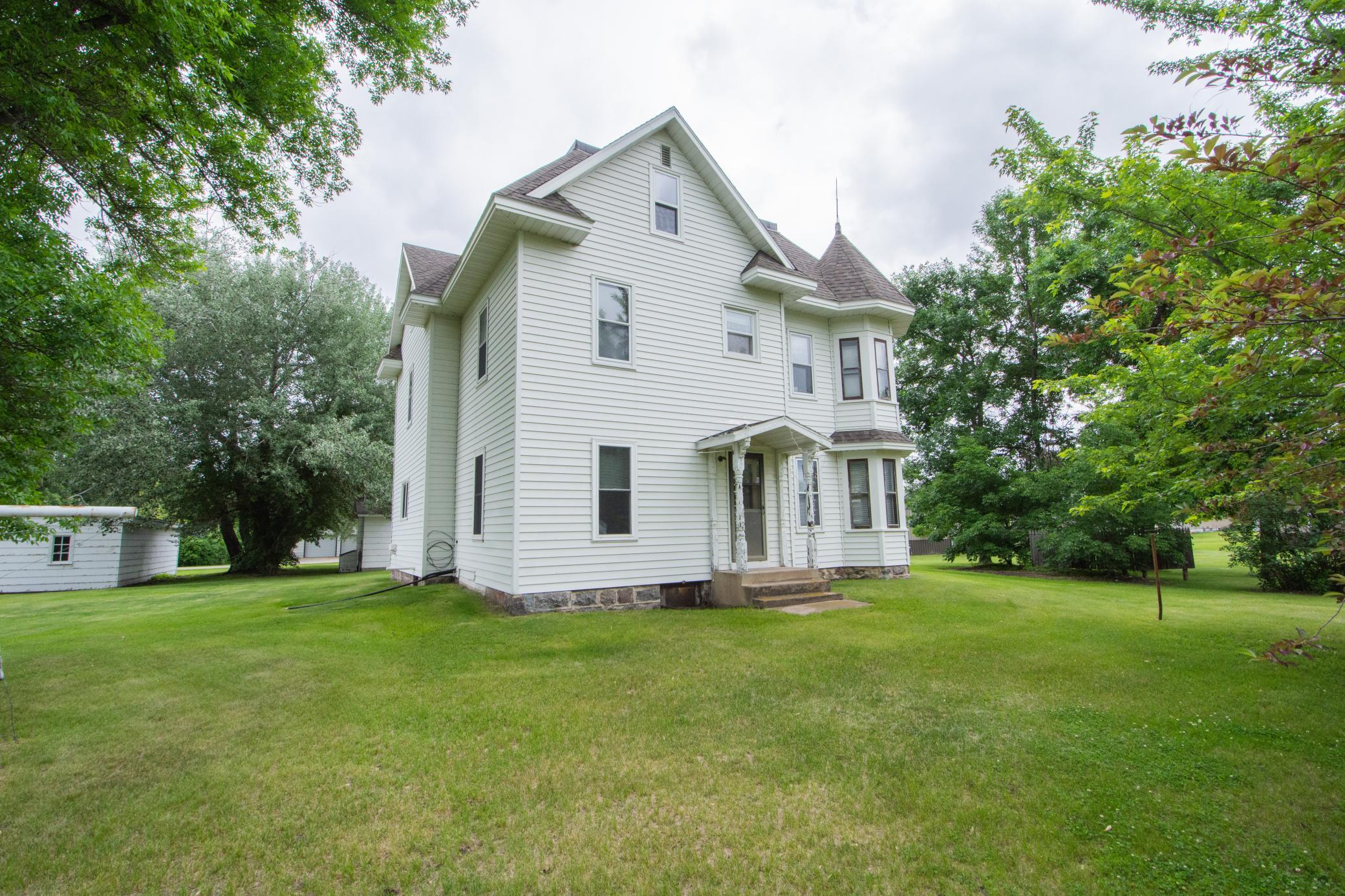 204 3rd Avenue E Property Photo 17