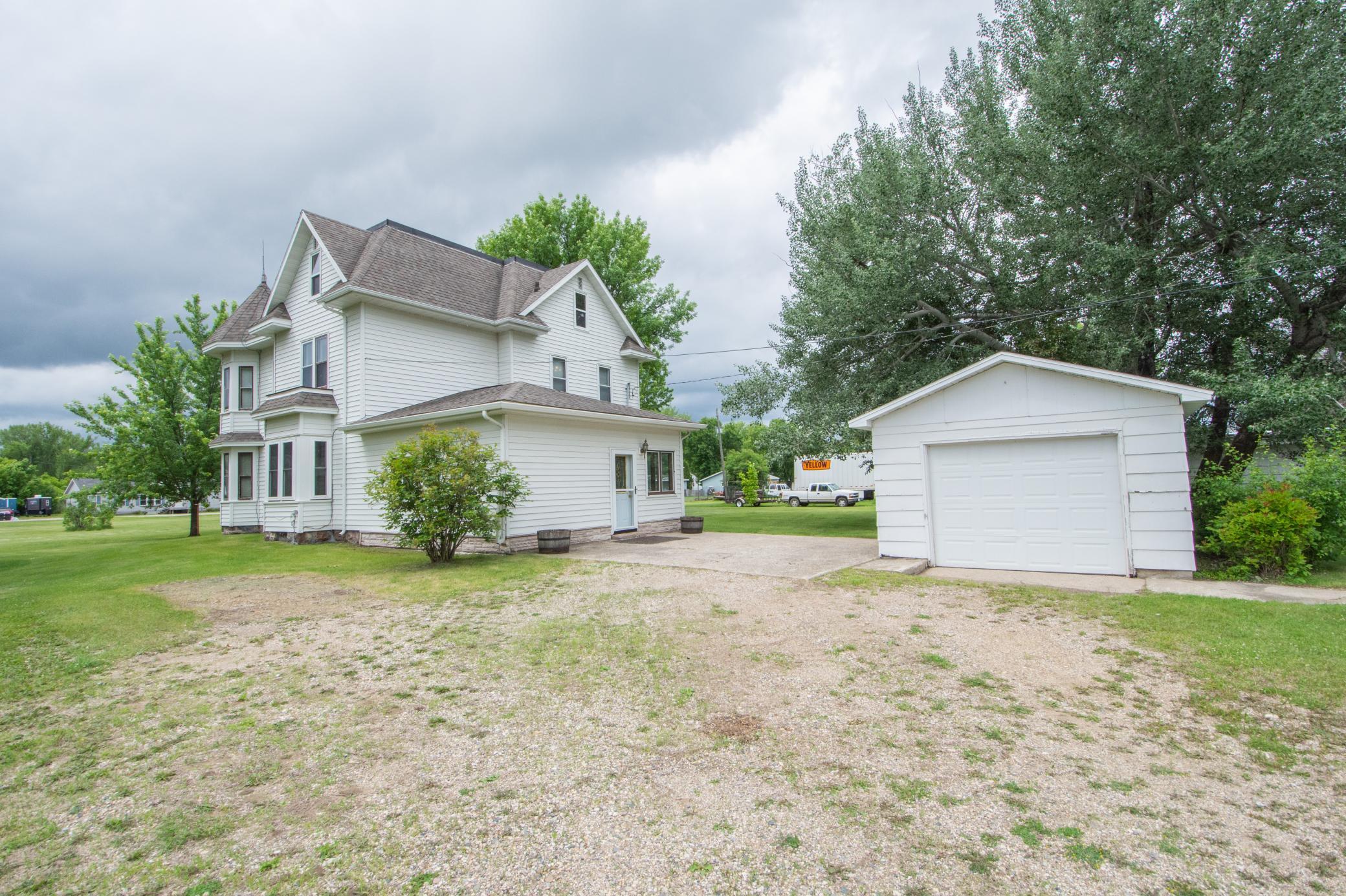 204 3rd Avenue E Property Photo 19