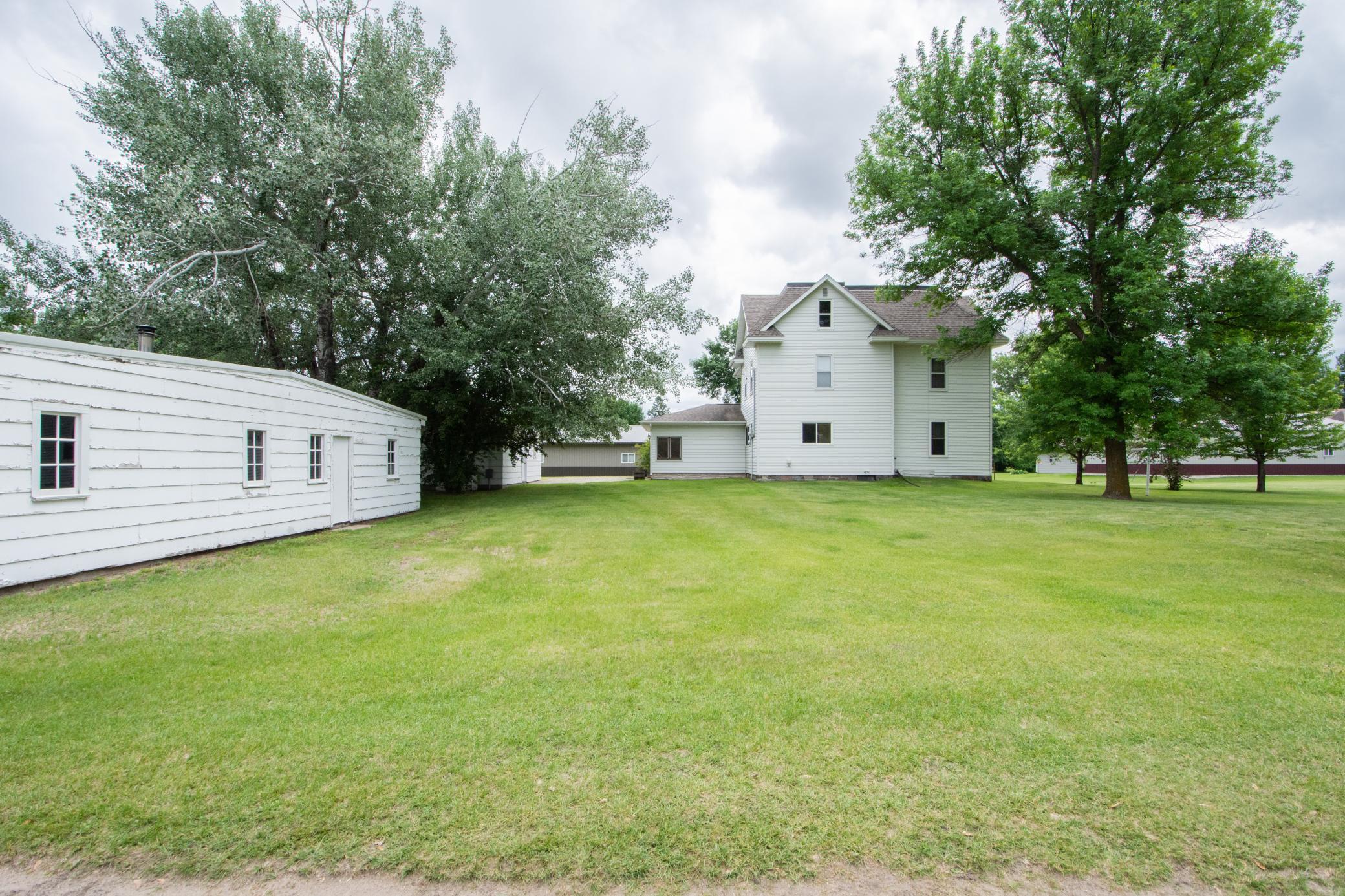 204 3rd Avenue E Property Photo 21