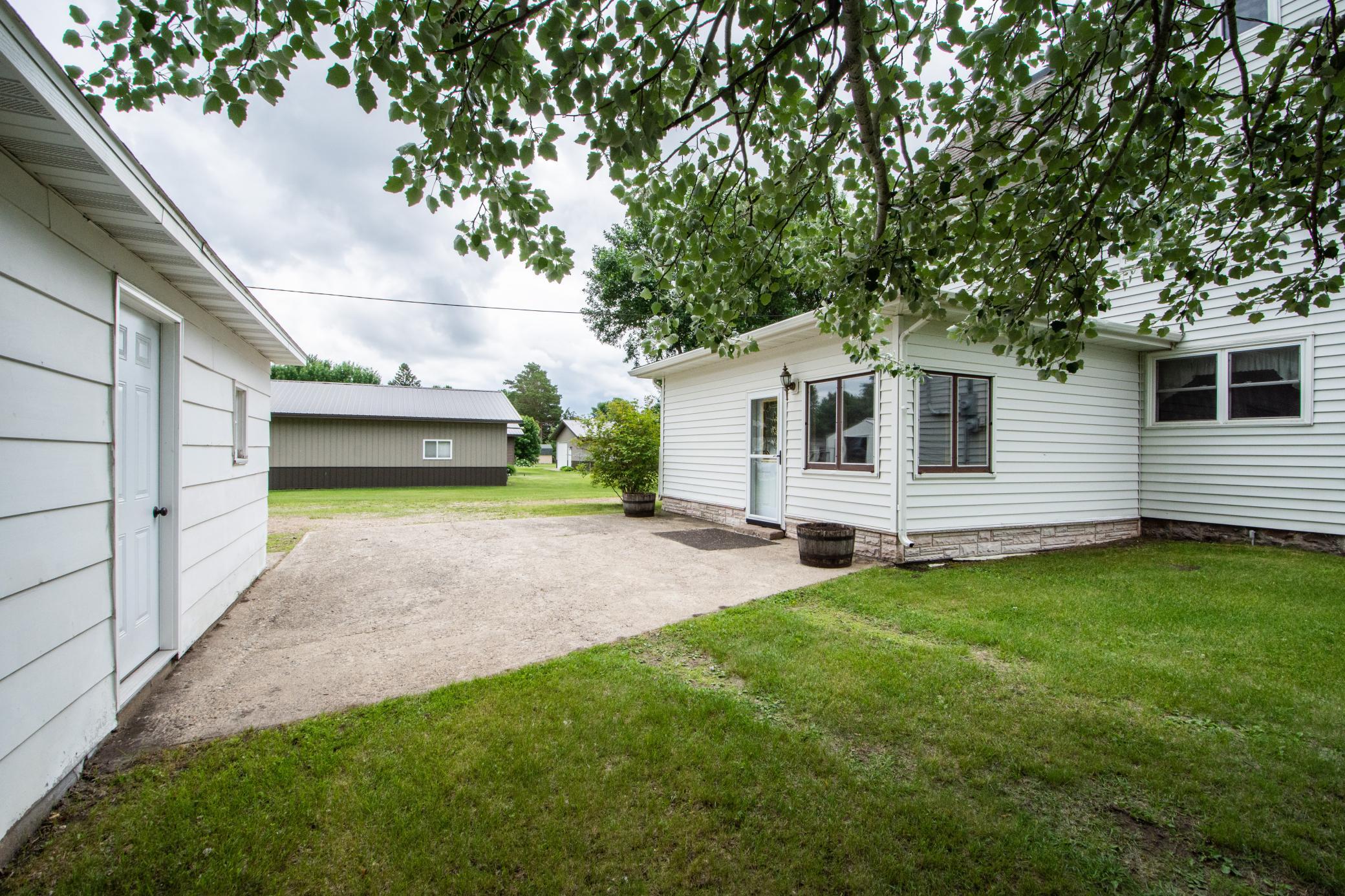 204 3rd Avenue E Property Photo 24