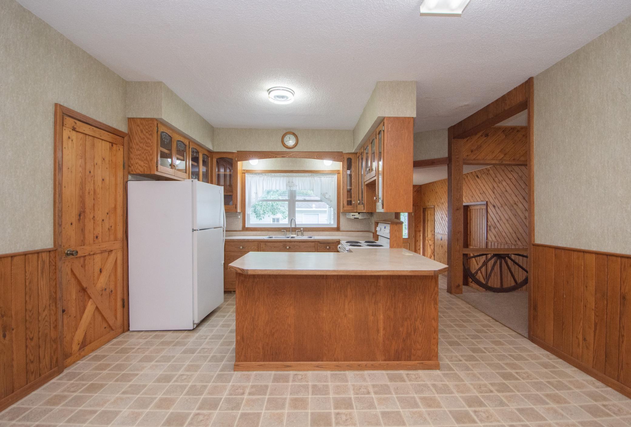 204 3rd Avenue E Property Photo 36