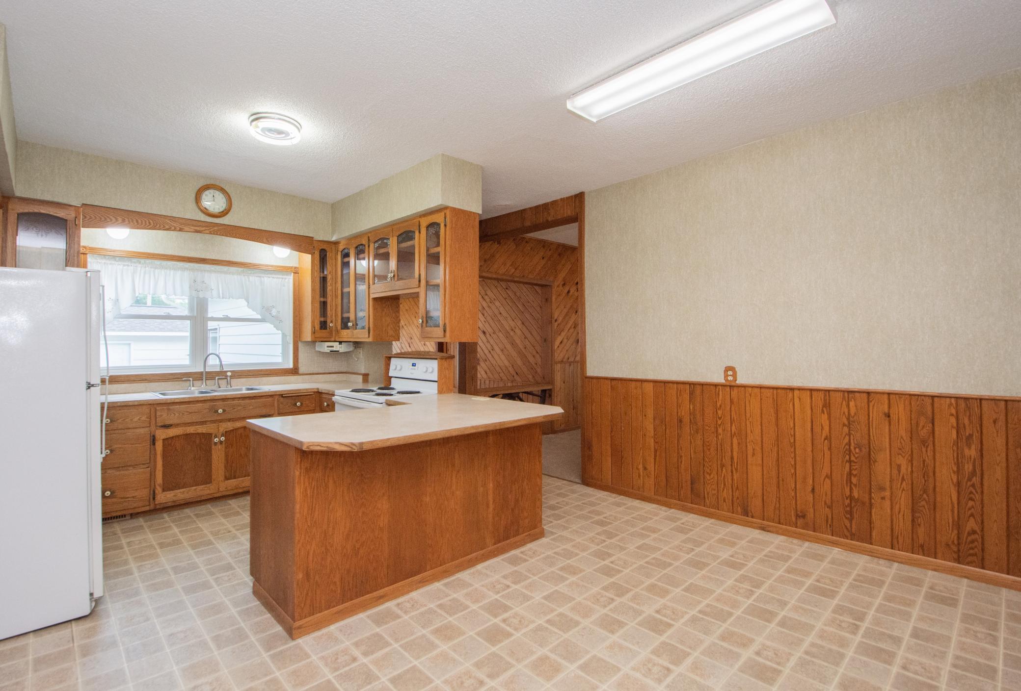 204 3rd Avenue E Property Photo 37