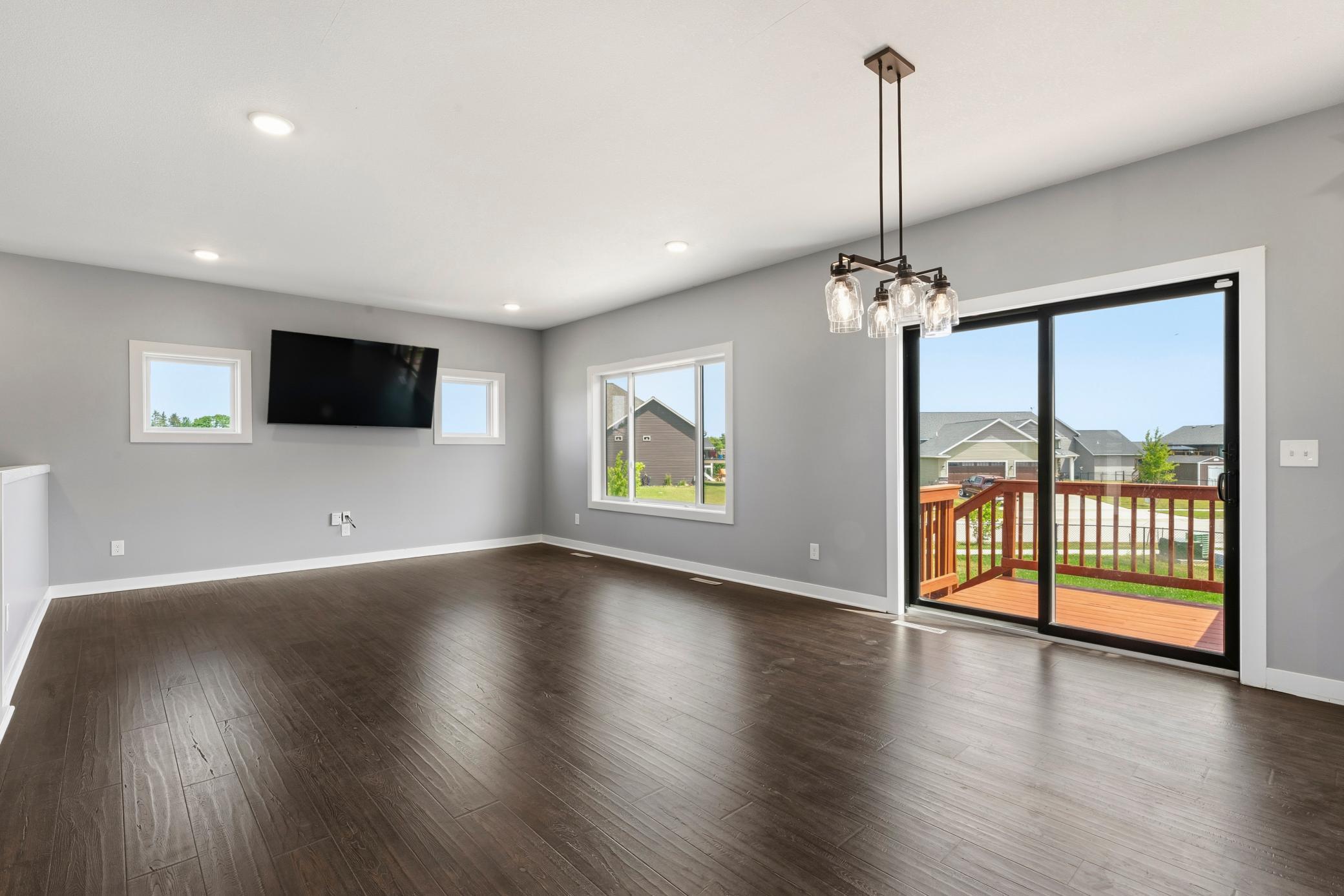 727 Towne Drive Ne Property Photo 16