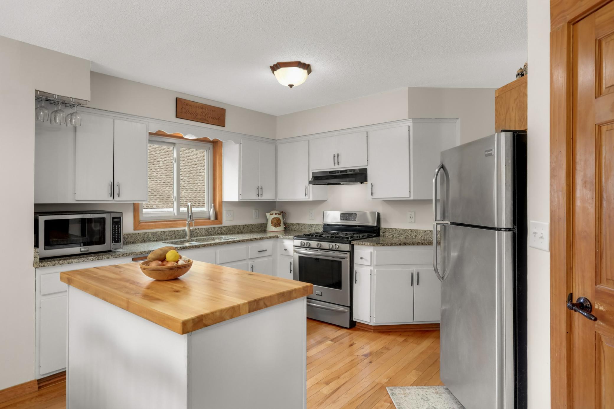 5932 Hillcrest Road Property Photo 3