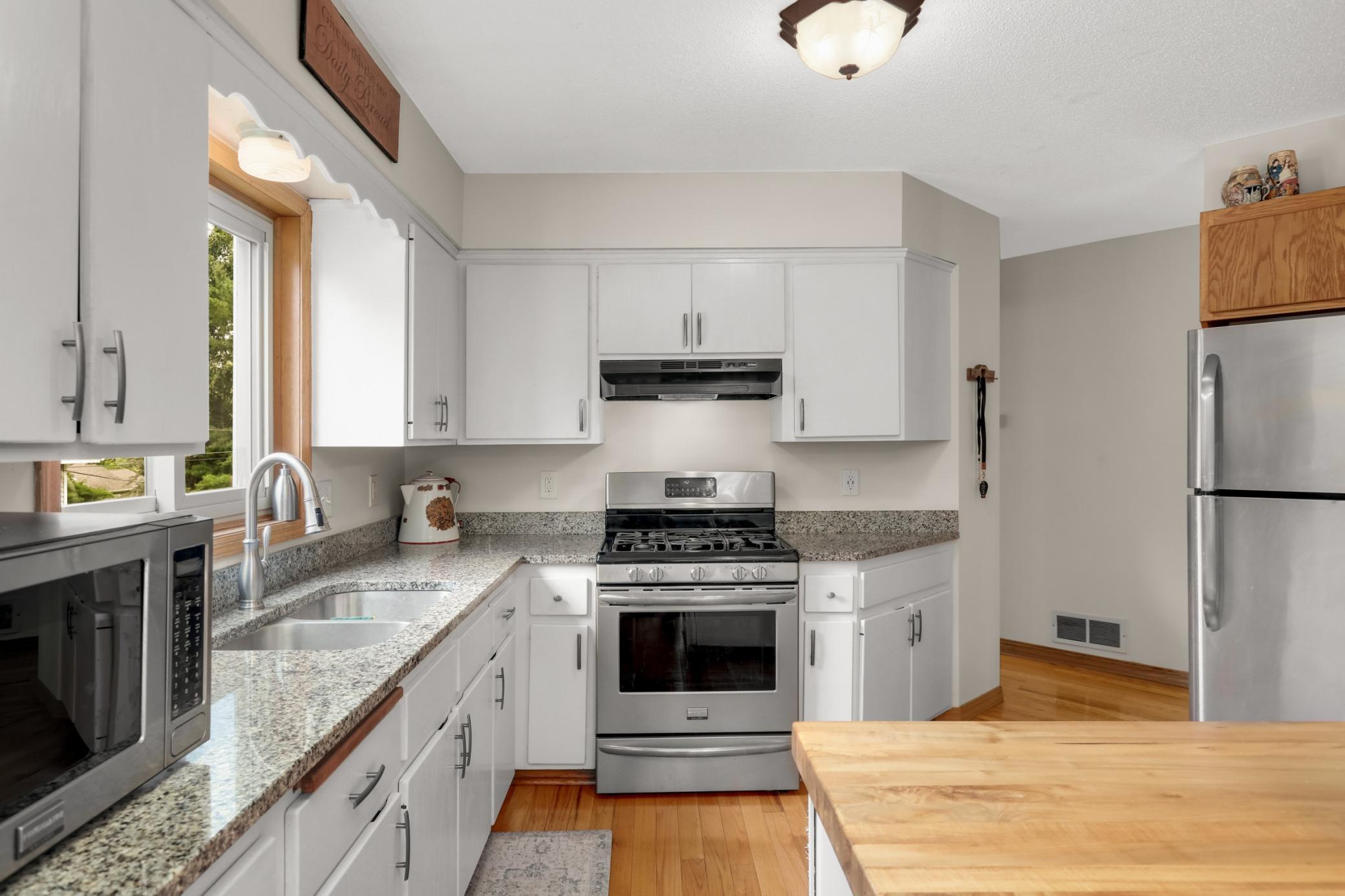 5932 Hillcrest Road Property Photo 4