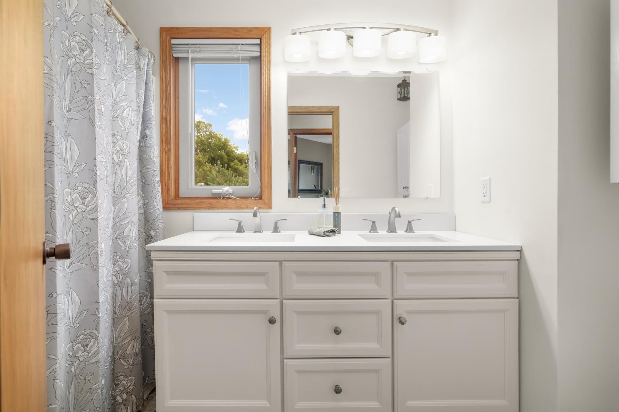 5932 Hillcrest Road Property Photo 11