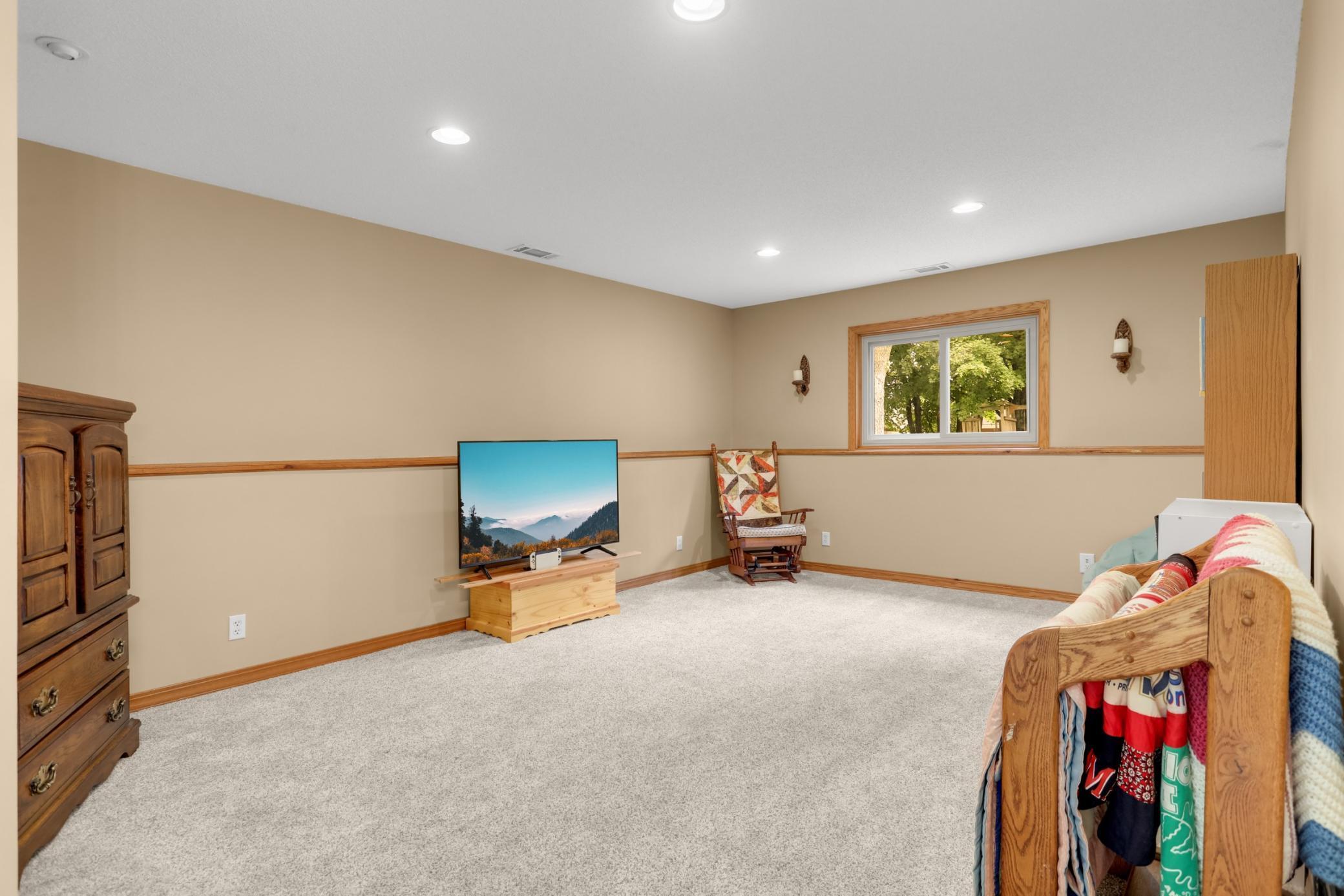 5932 Hillcrest Road Property Photo 12