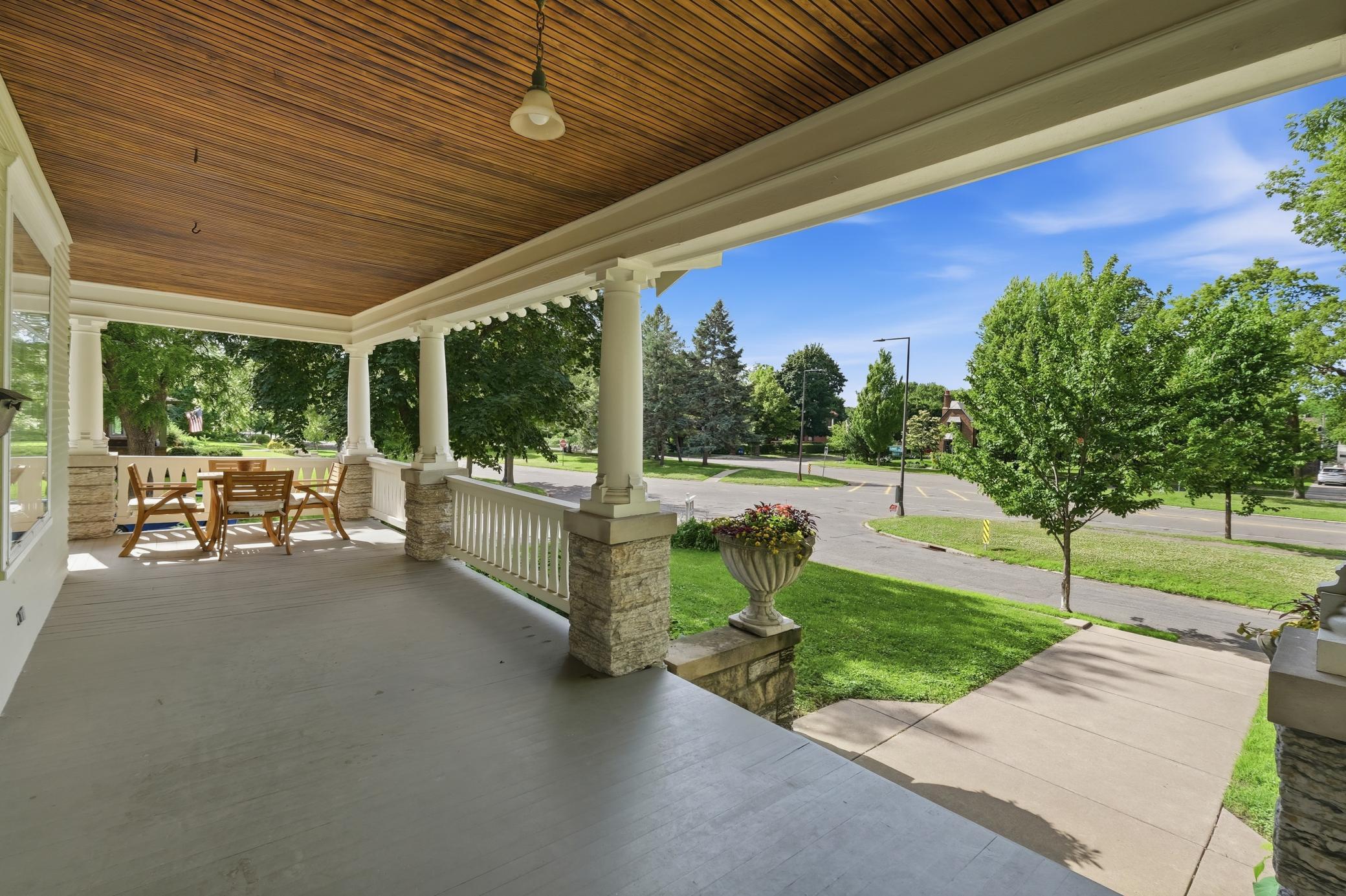 1732 Summit Avenue Property Photo 3