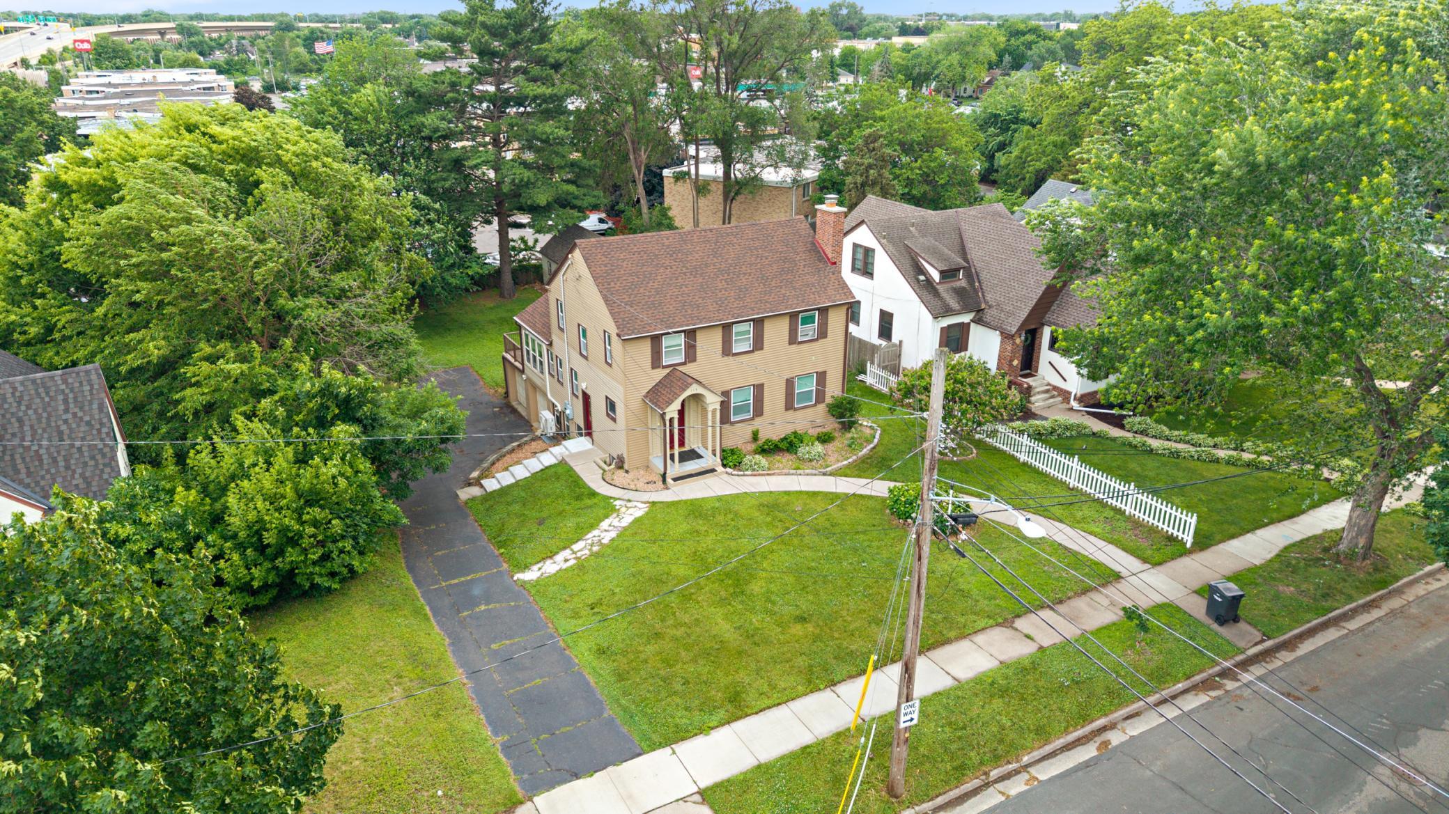 115 E 58th Street Property Photo 1