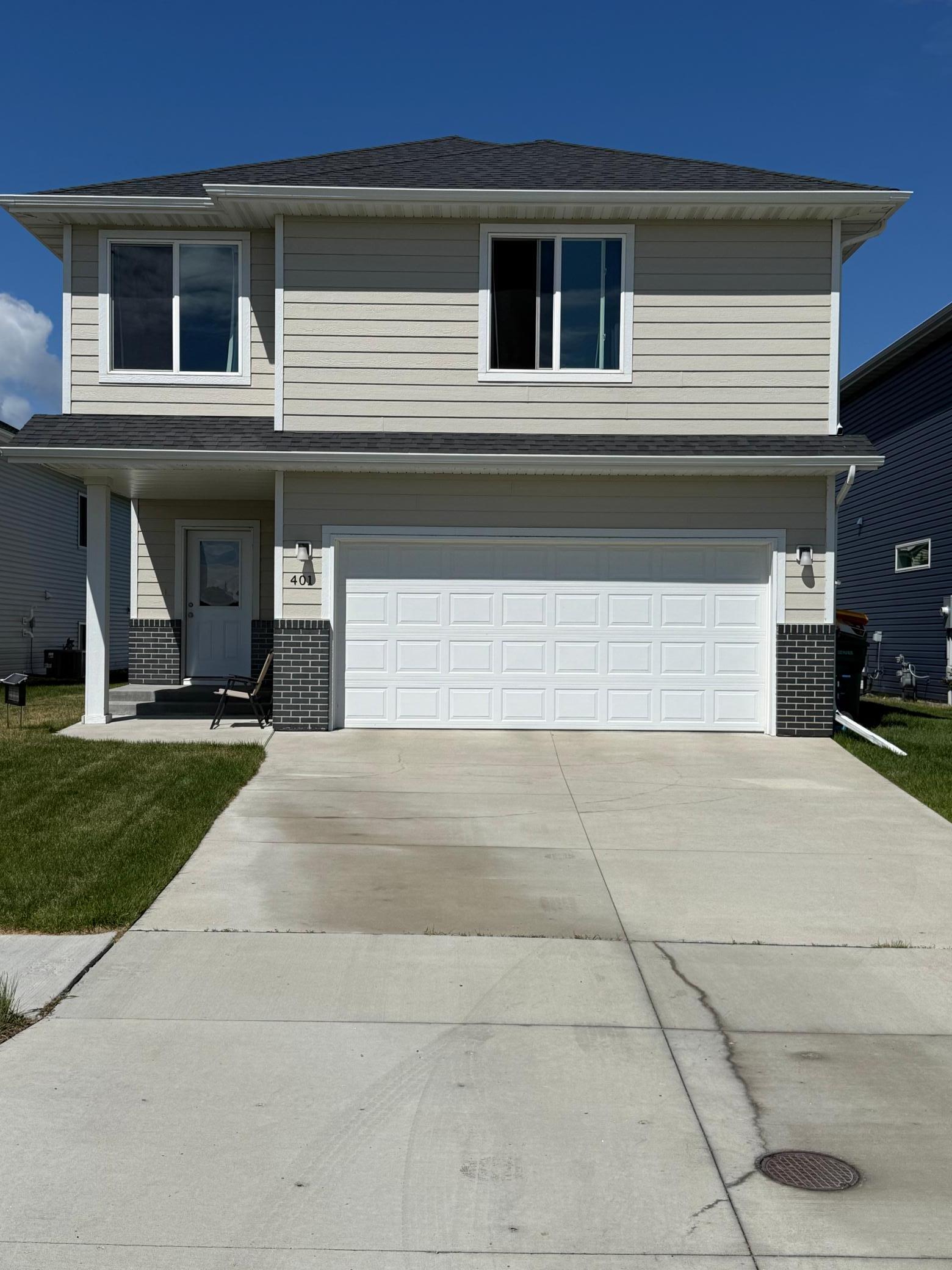 401 7th Street E Property Photo 1