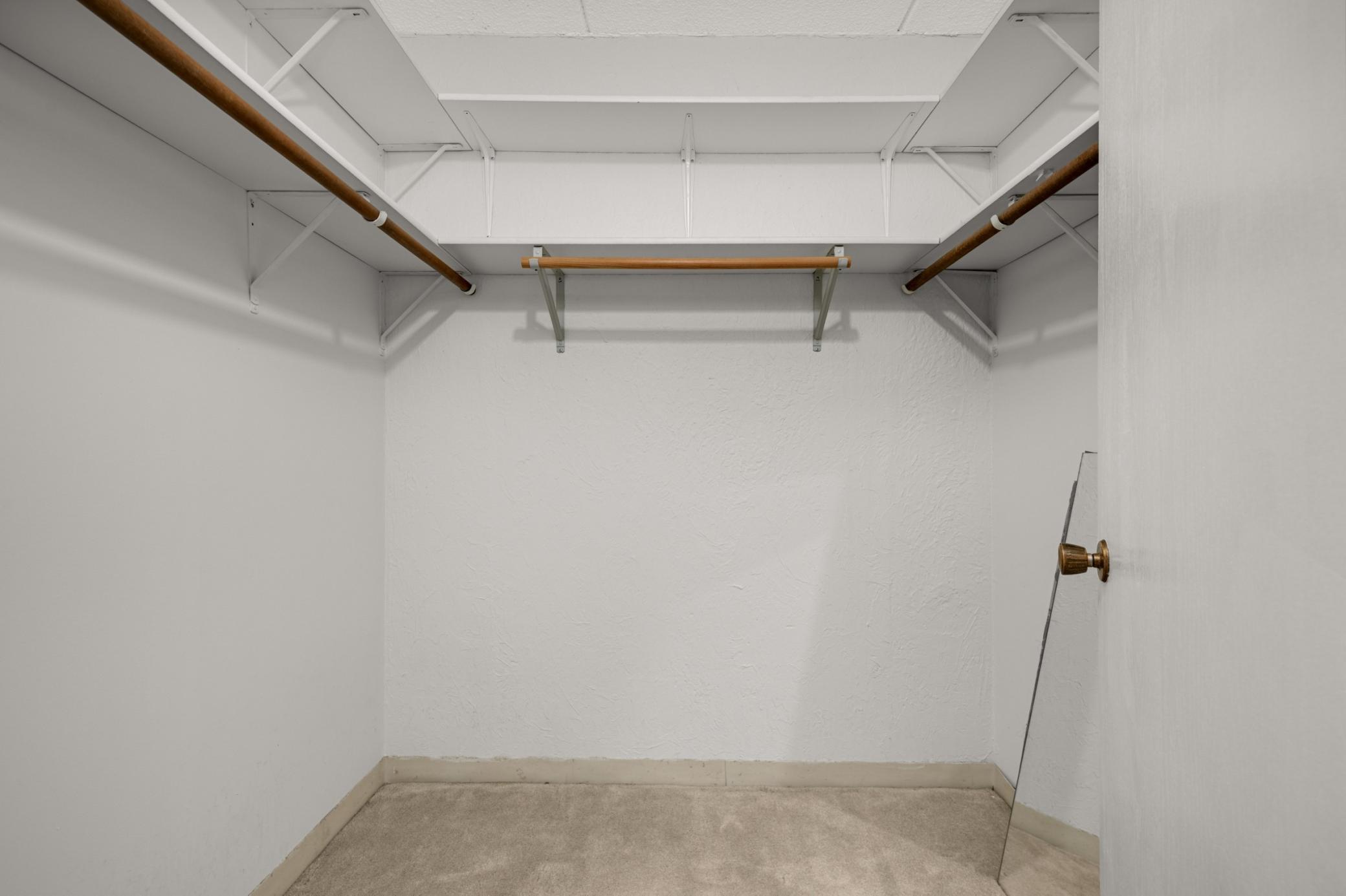 10501 Cedar Lake Road 413 Property Photo 21