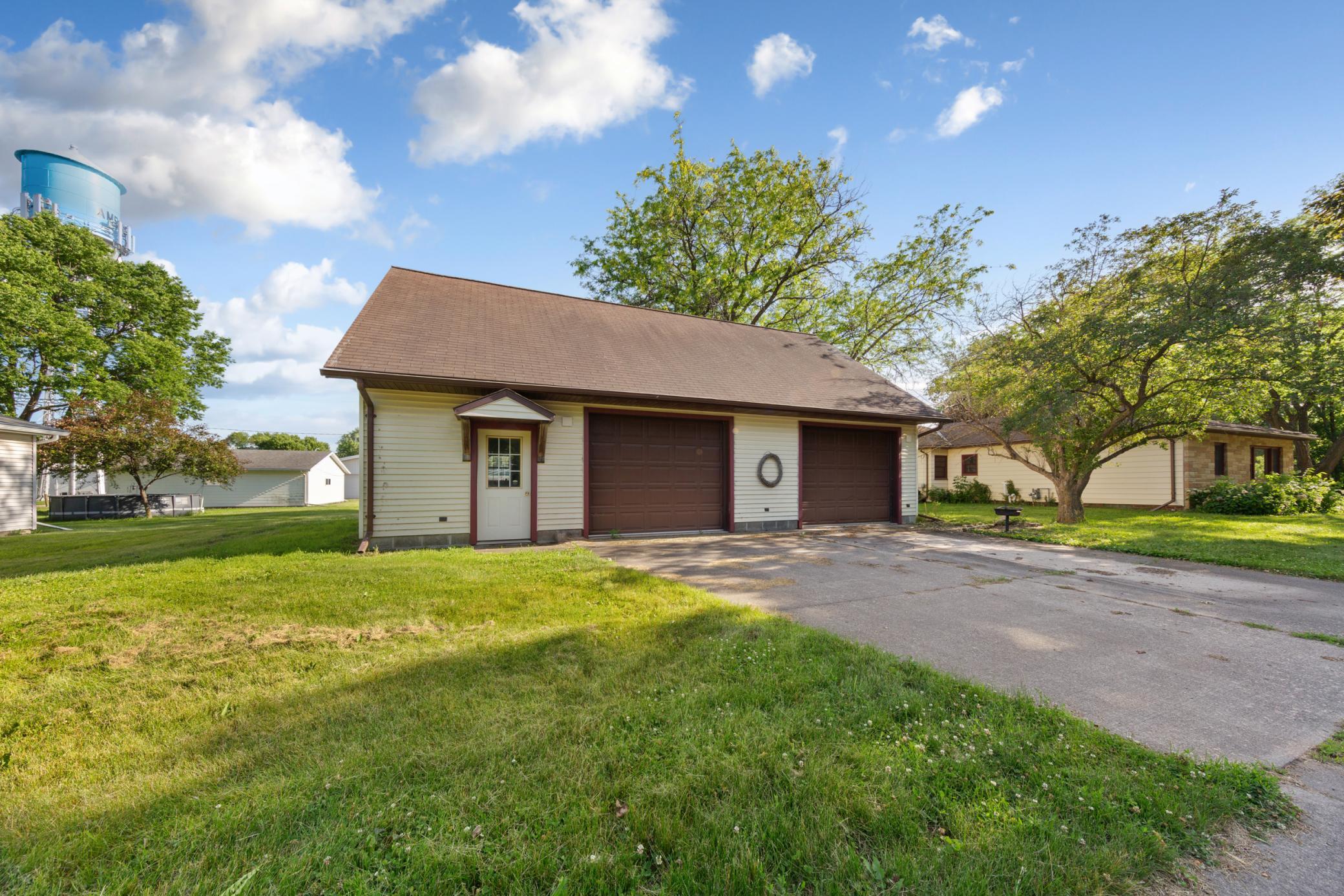 140 2nd Avenue N Property Photo 2