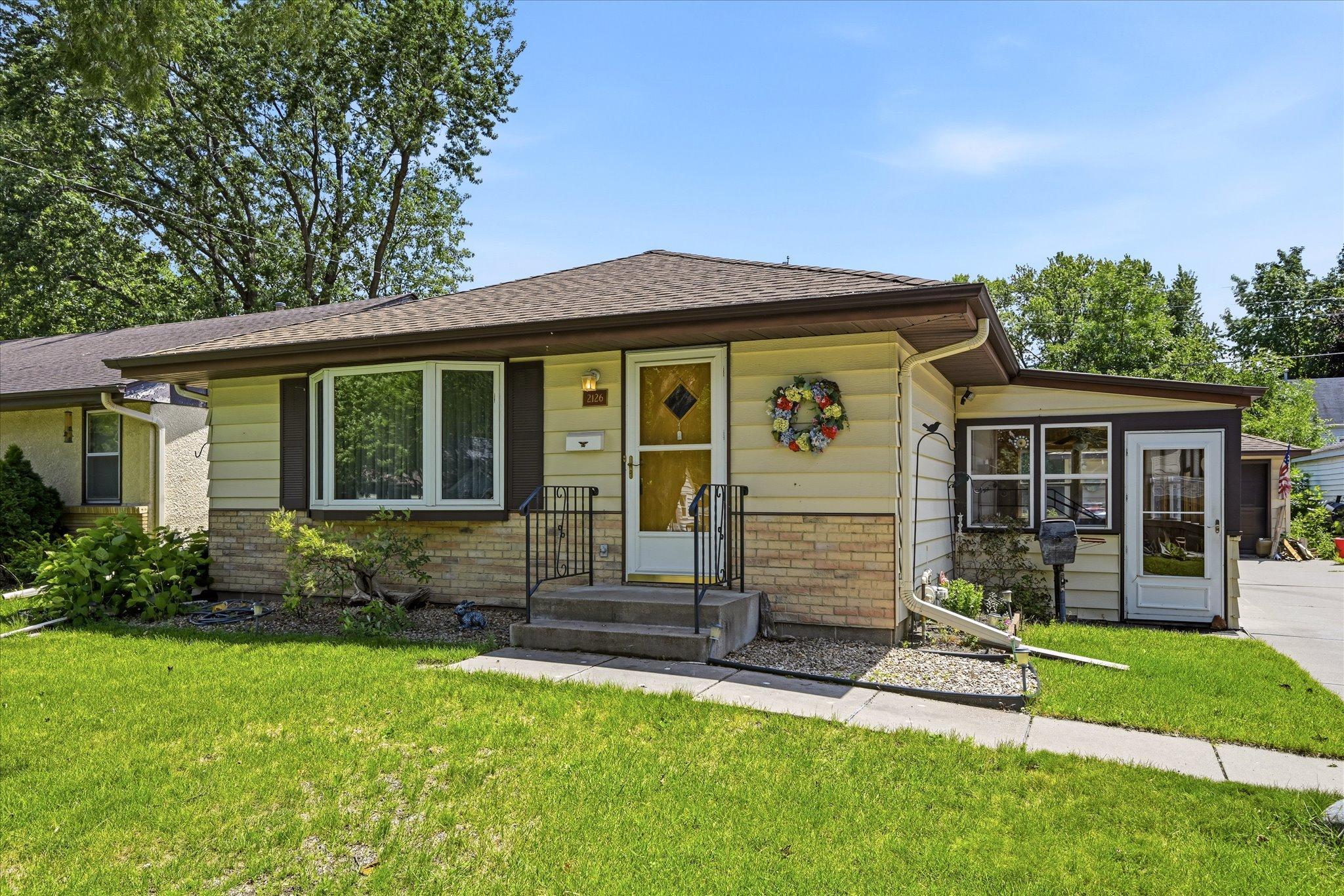 2126 Forest Drive NE Property Photo 1