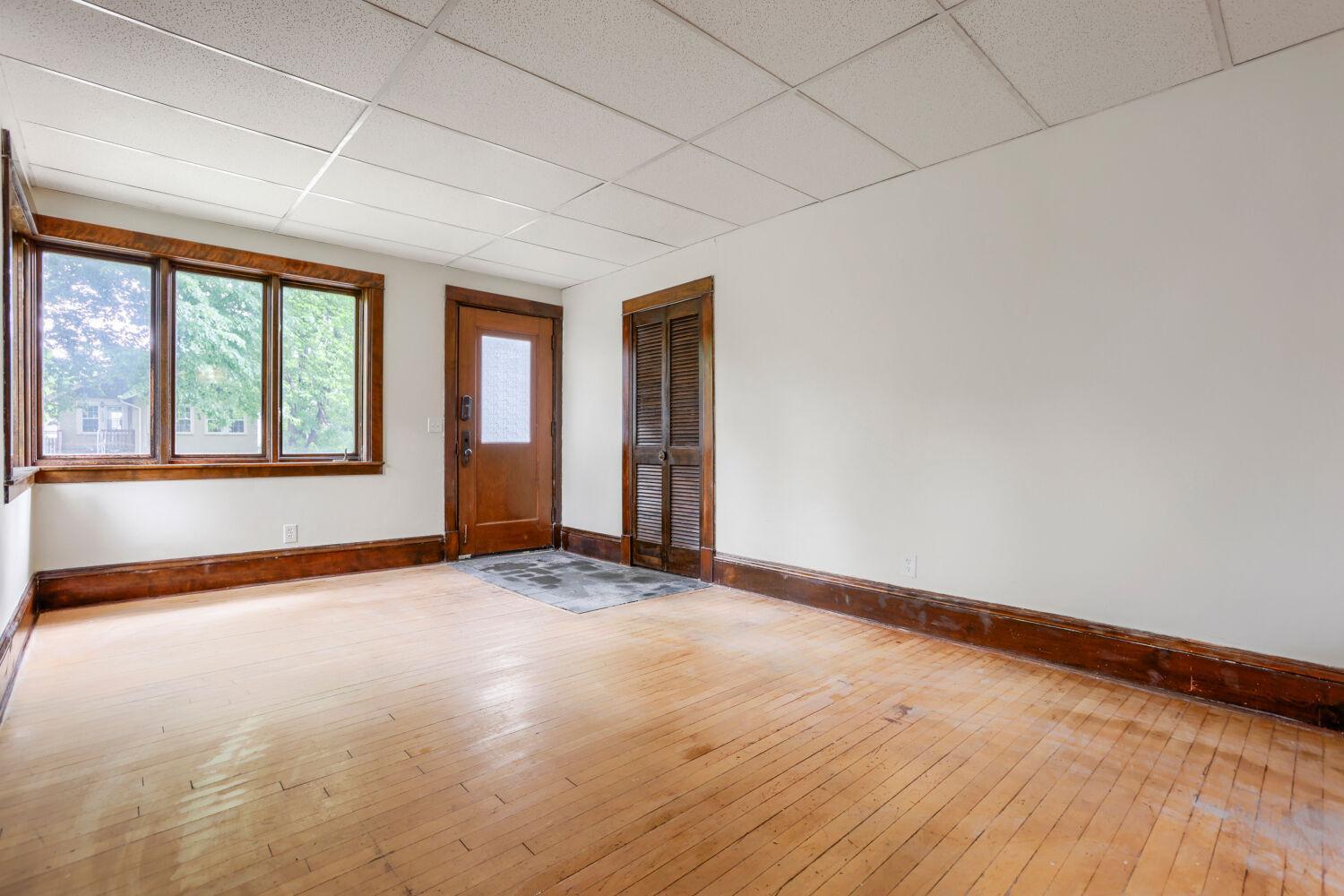 1092 25th Avenue Se Property Photo 8