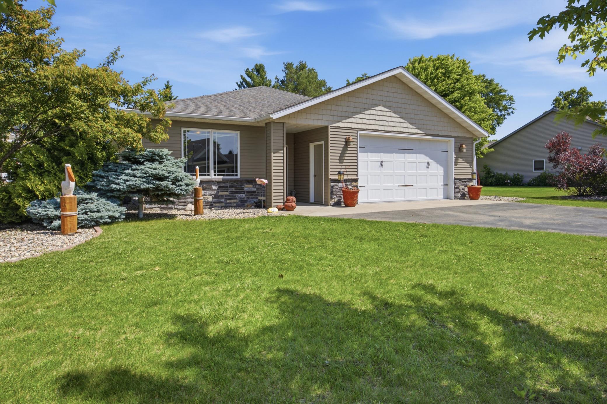 728 Lake Forest Circle