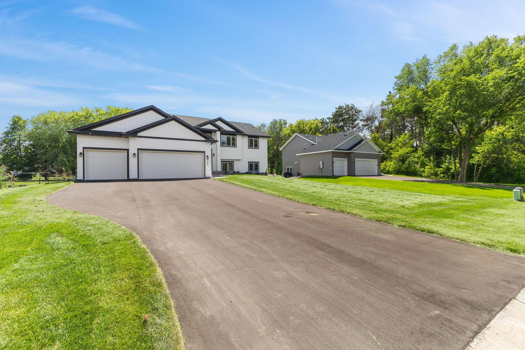 520 Lois Lane Property Photo 3