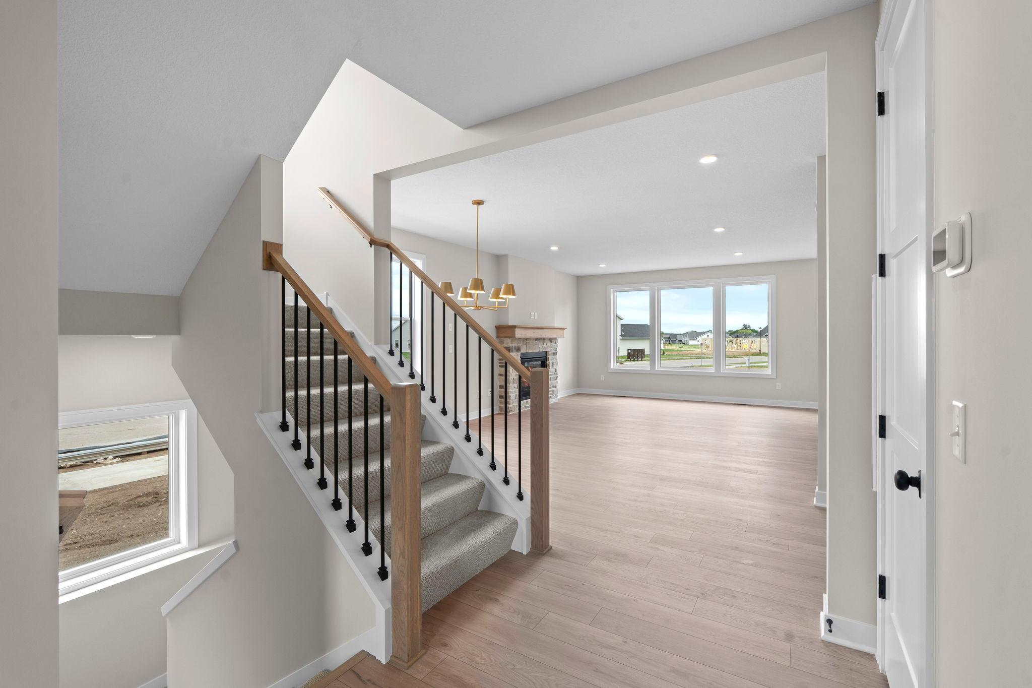 3779 Knightsbridge Lane N Property Photo 6