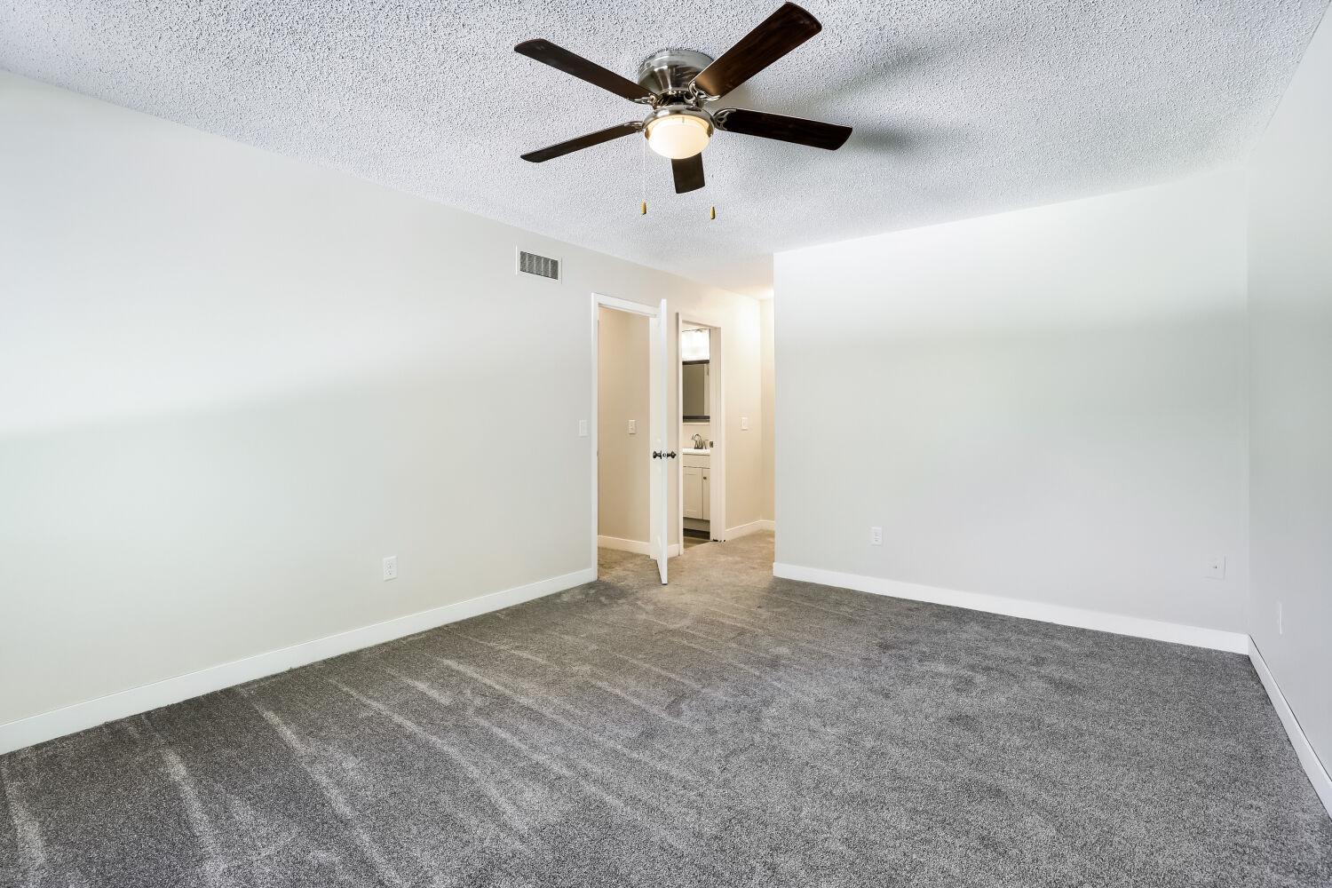 14956 Dodd Boulevard Property Photo 9