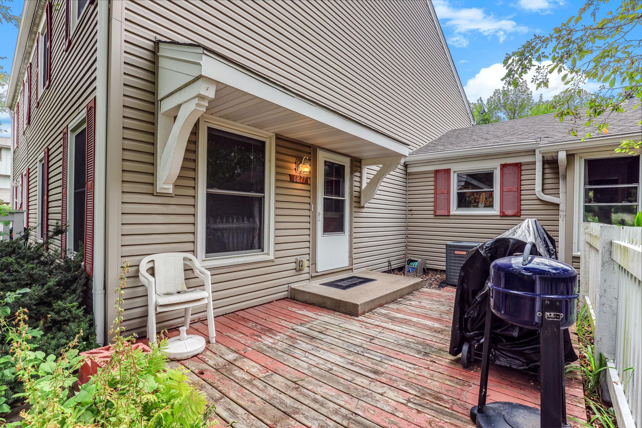 6877 Grenwich Lane N Property Photo 2