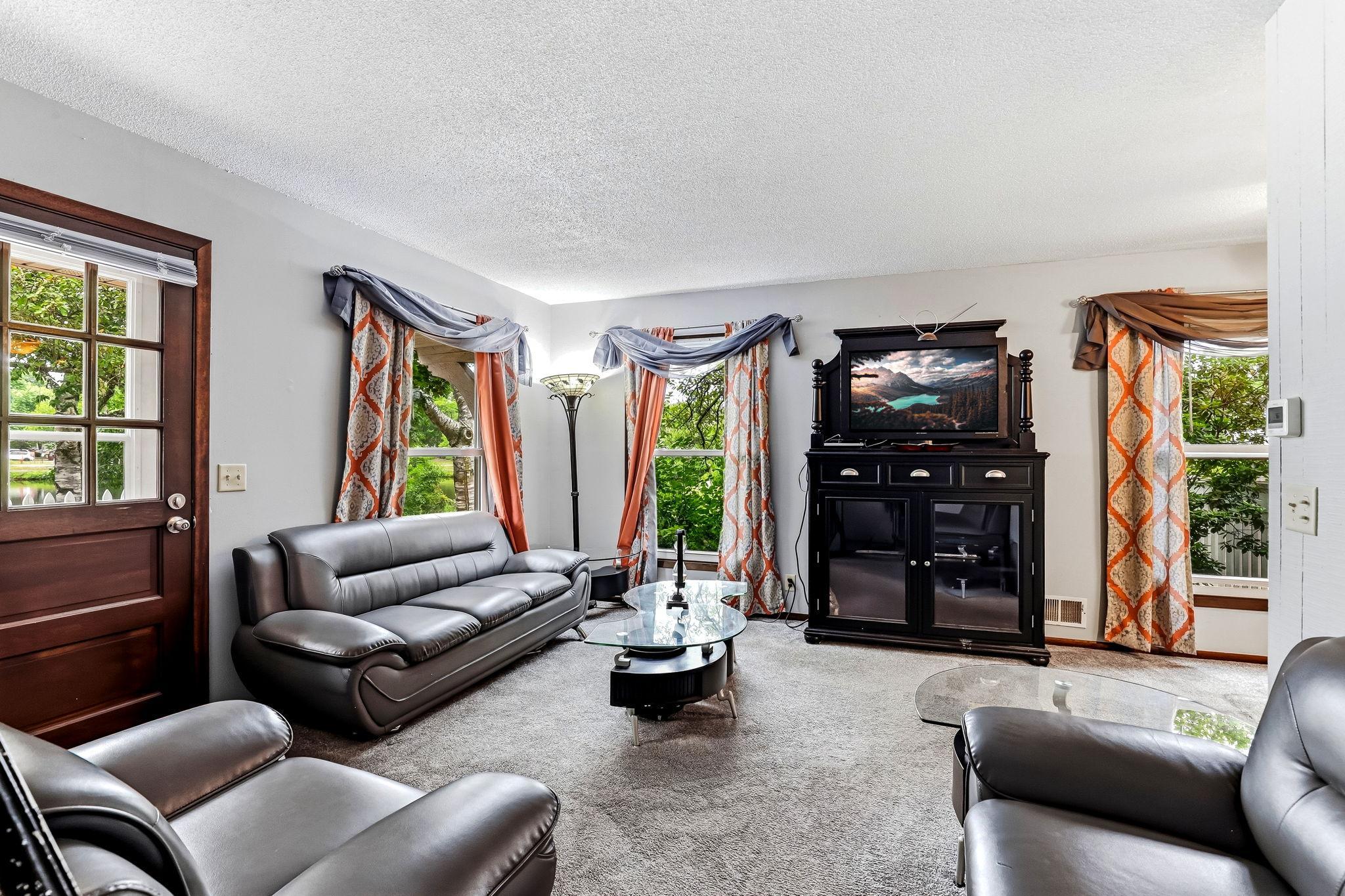 6877 Grenwich Lane N Property Photo 4