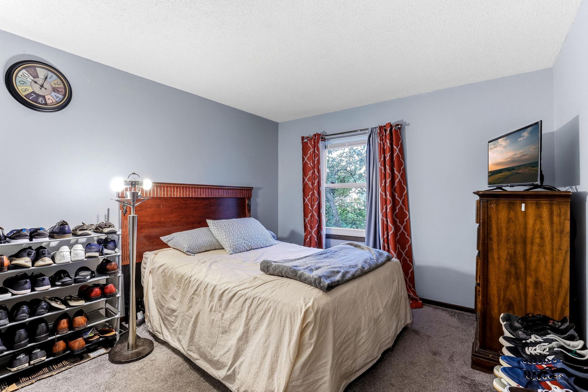 6877 Grenwich Lane N Property Photo 8