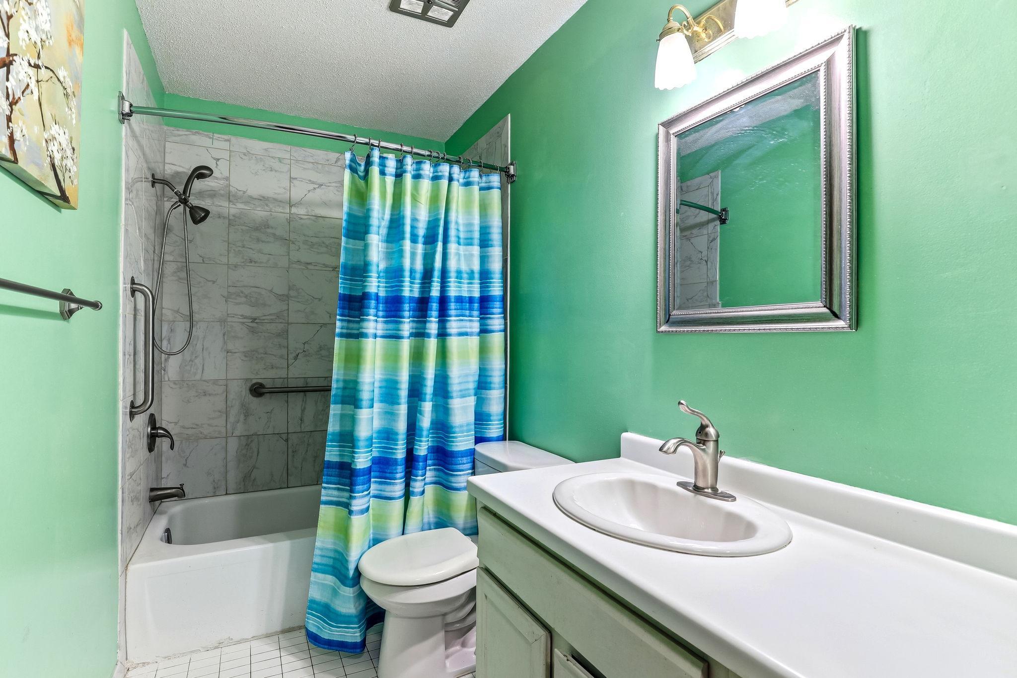 6877 Grenwich Lane N Property Photo 9