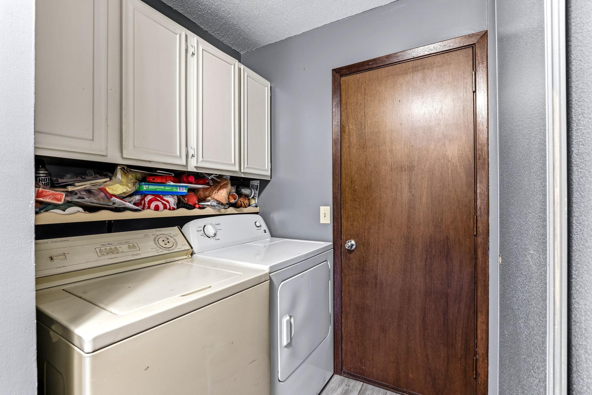 6877 Grenwich Lane N Property Photo 10