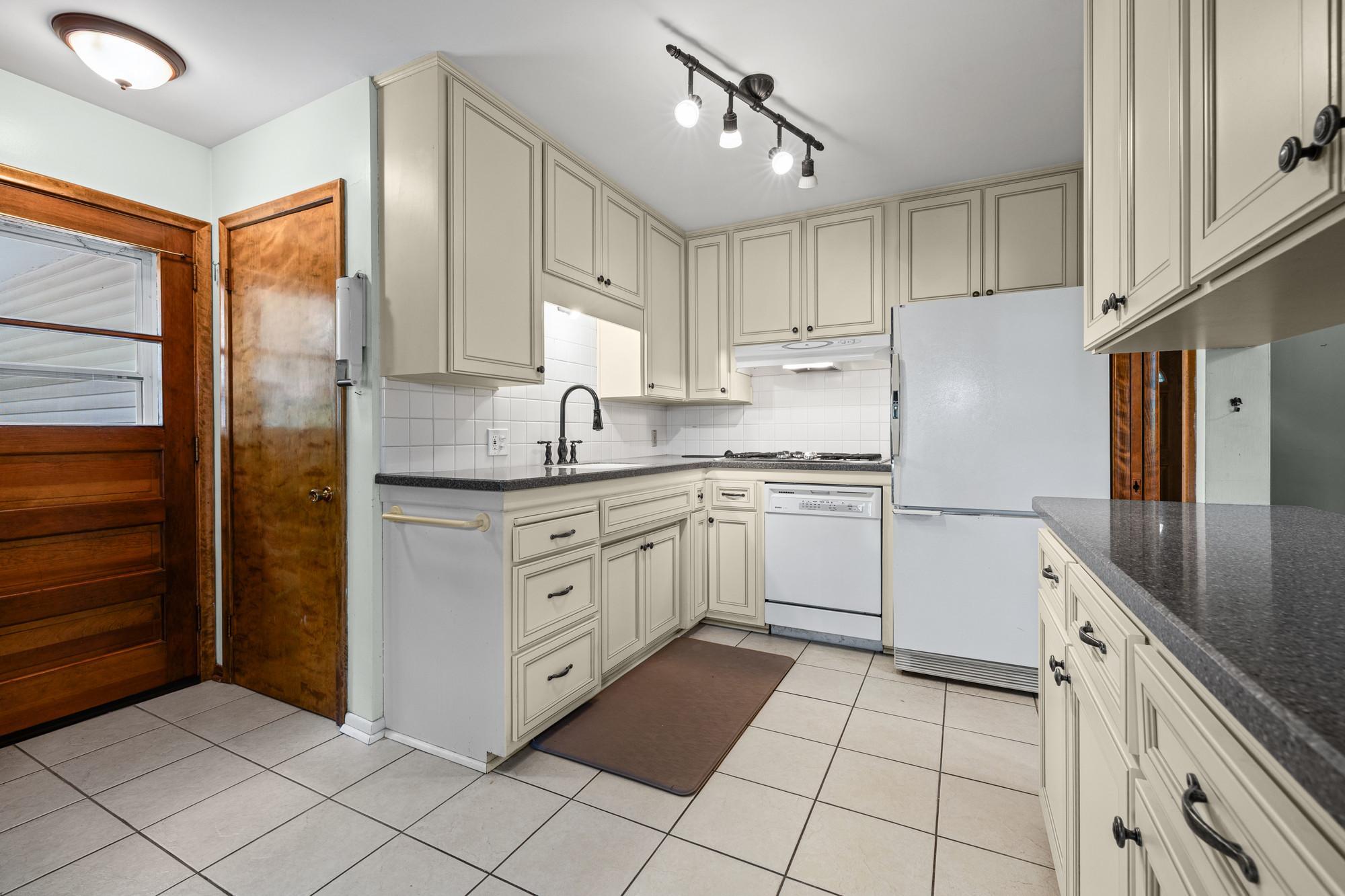 605 Arner Avenue Property Photo 8