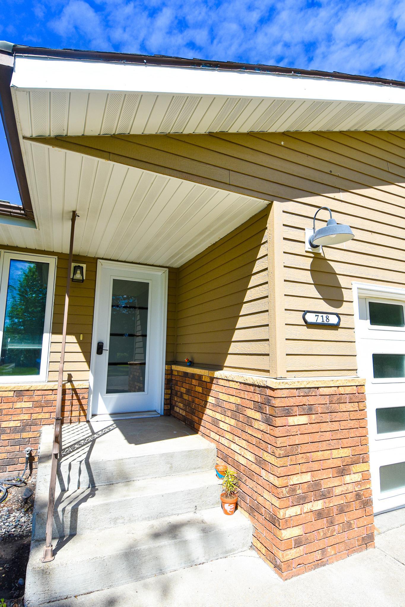 718 Stephen Avenue Property Photo 3