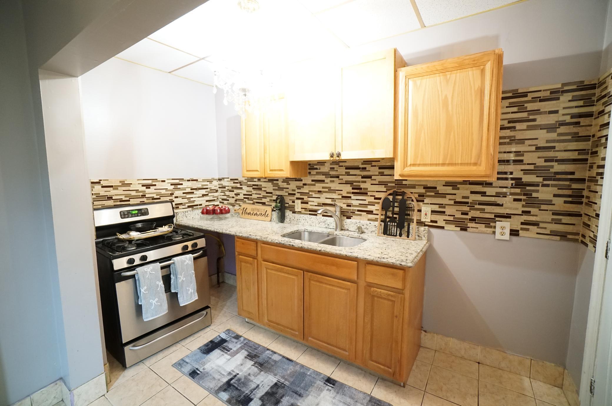 115 E 35th Street Property Photo 8