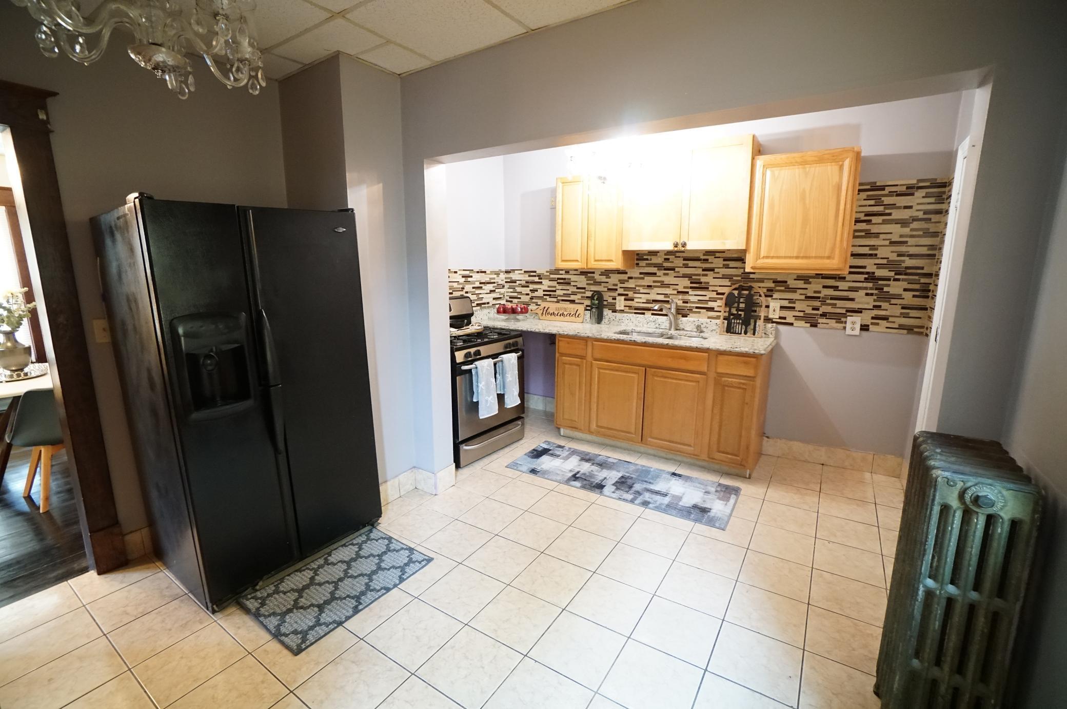 115 E 35th Street Property Photo 9