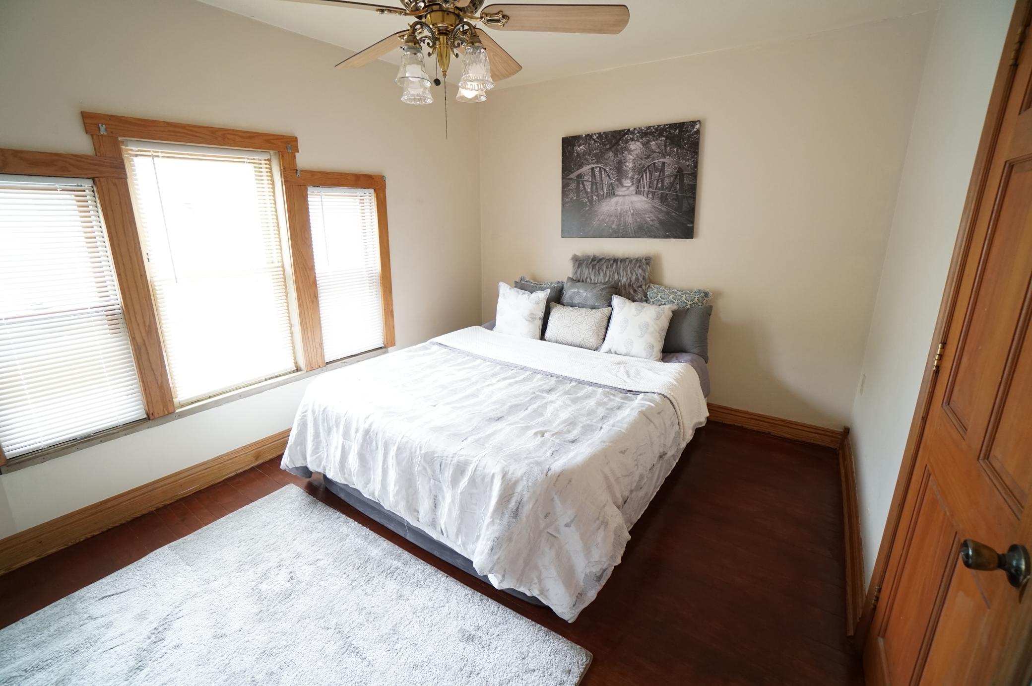 115 E 35th Street Property Photo 10