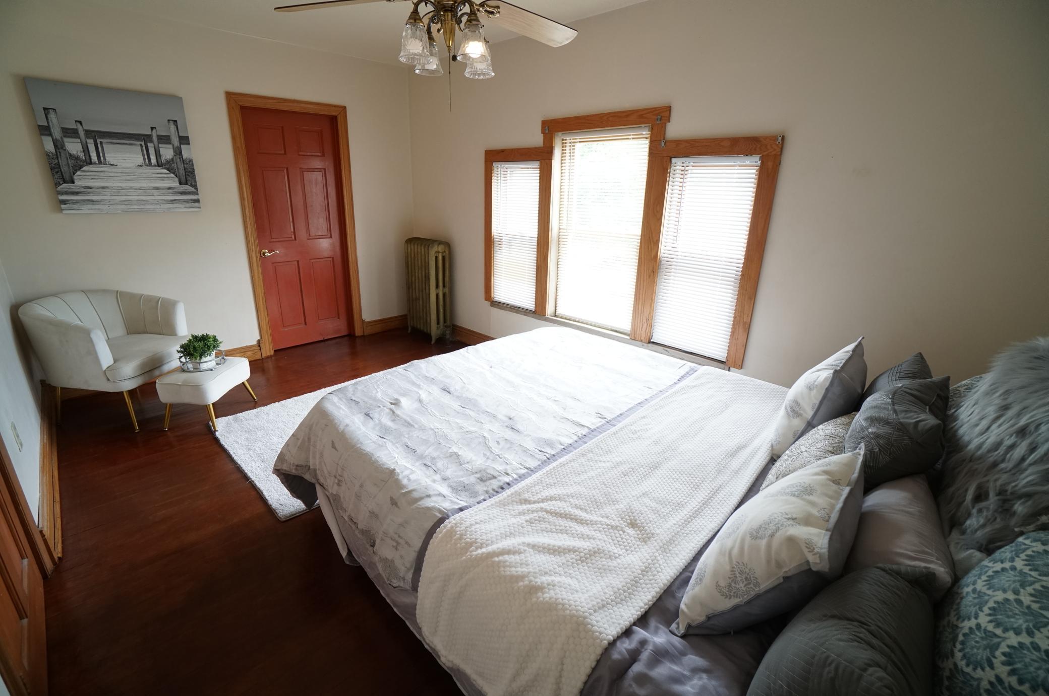 115 E 35th Street Property Photo 11