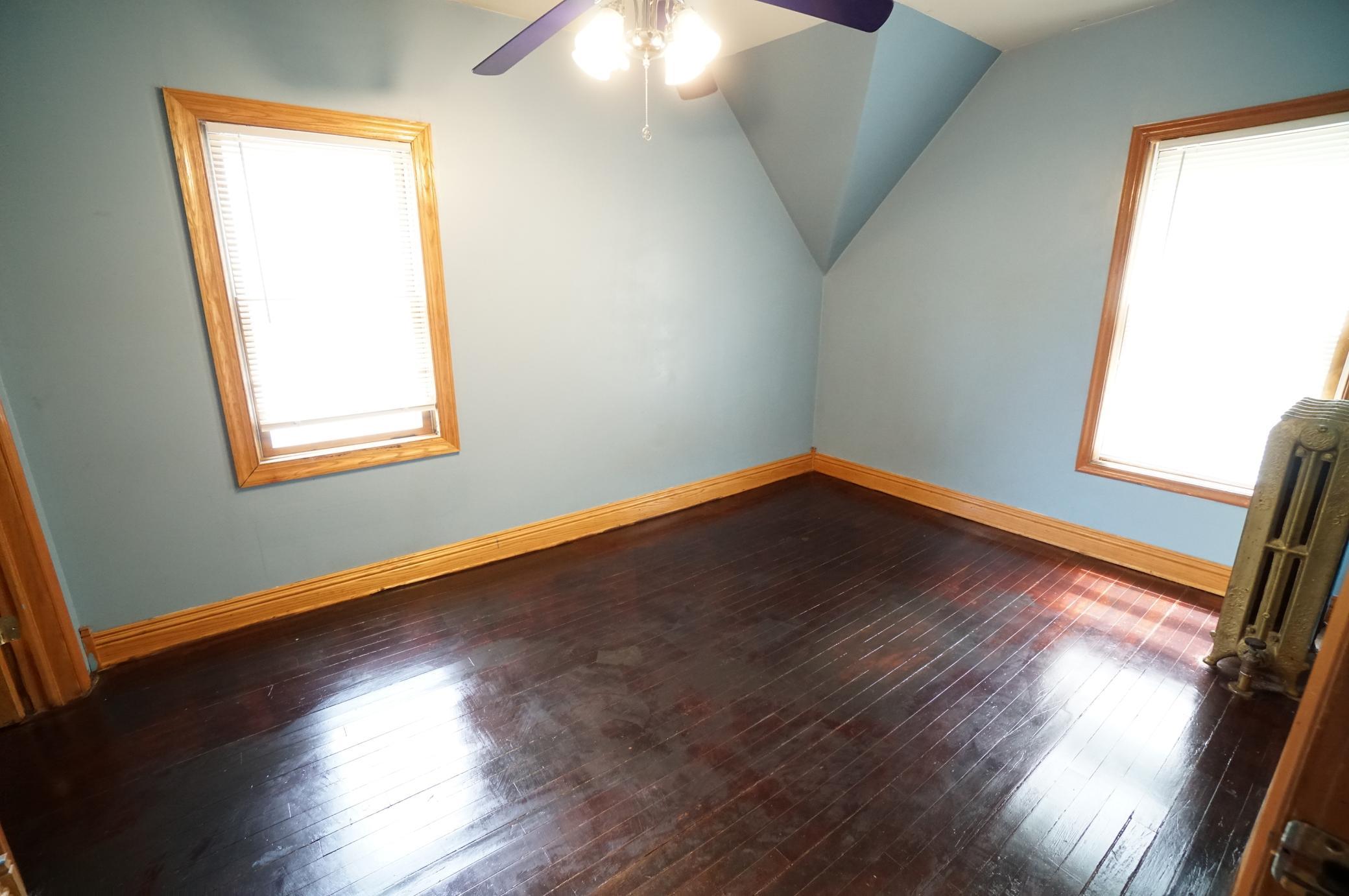 115 E 35th Street Property Photo 12