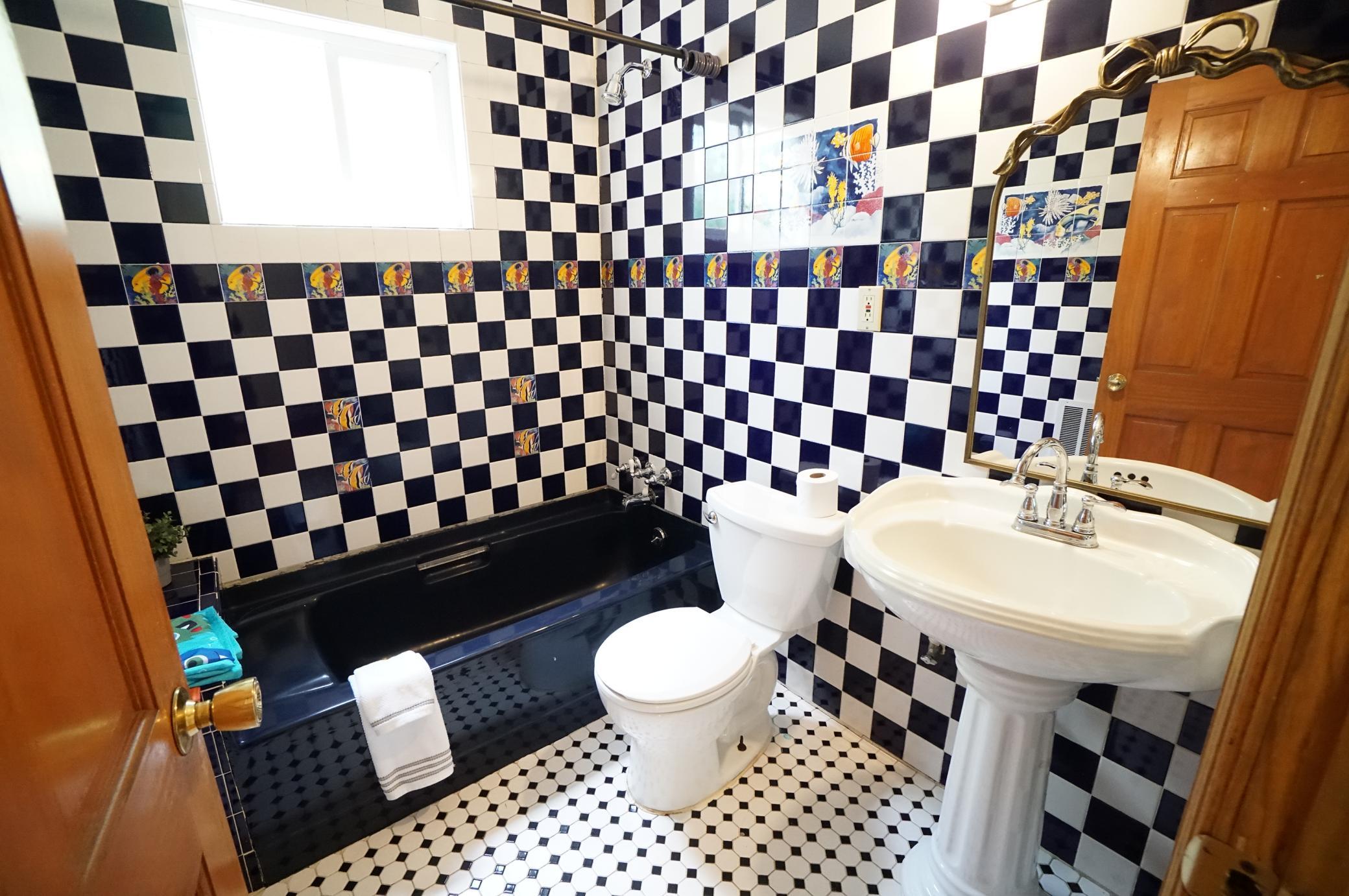 115 E 35th Street Property Photo 13