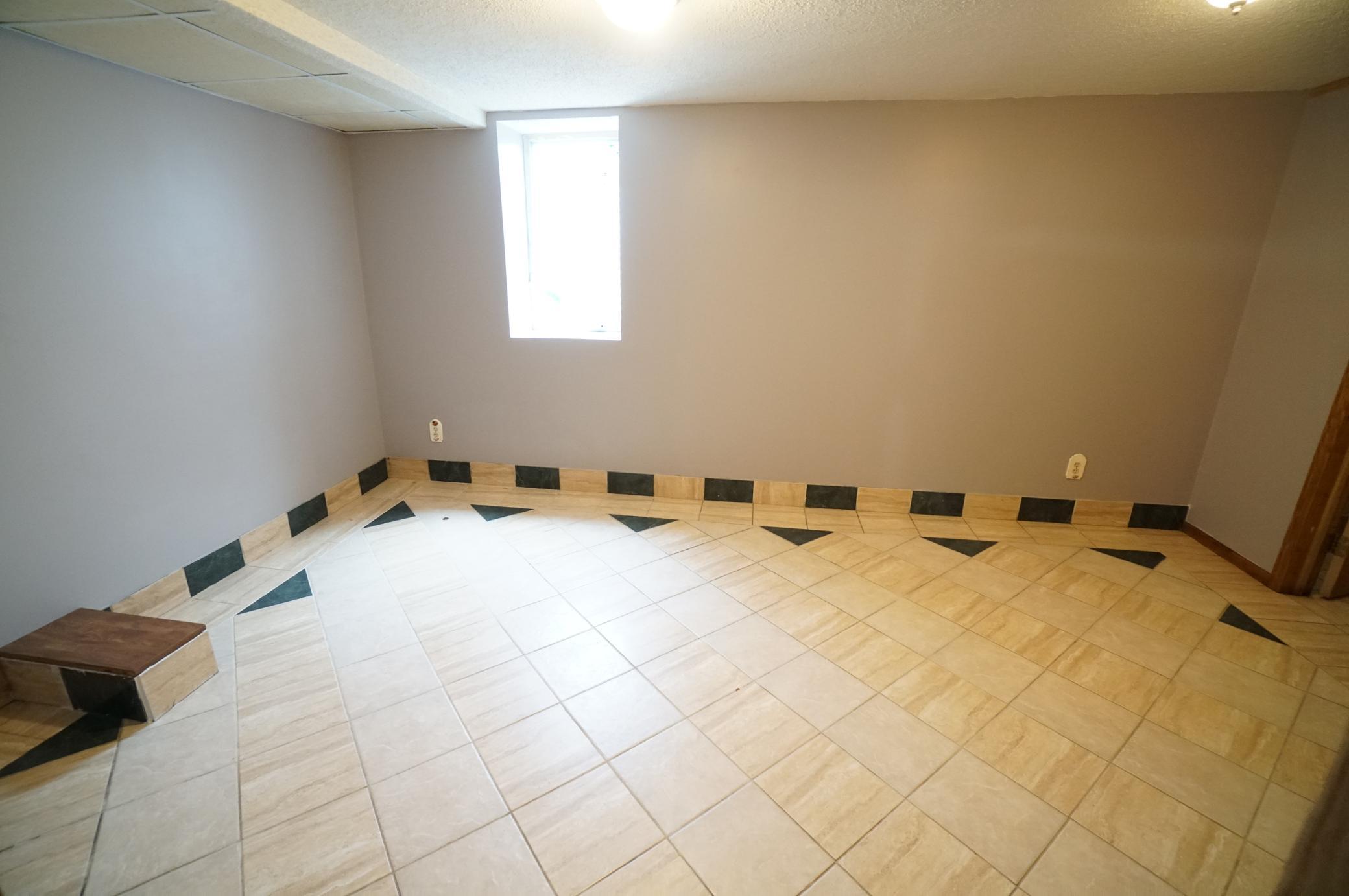115 E 35th Street Property Photo 16